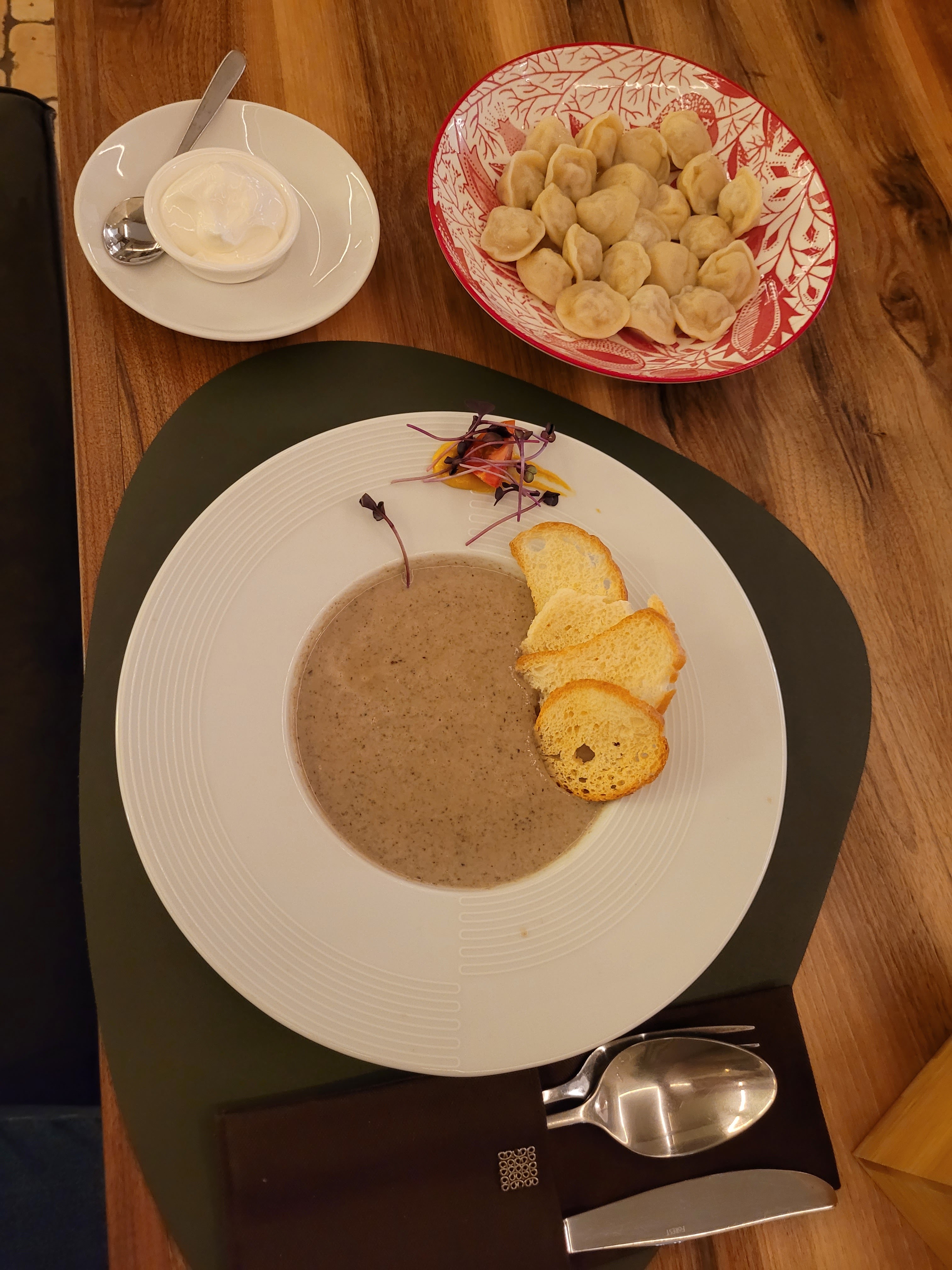 Selena Restobar image 9