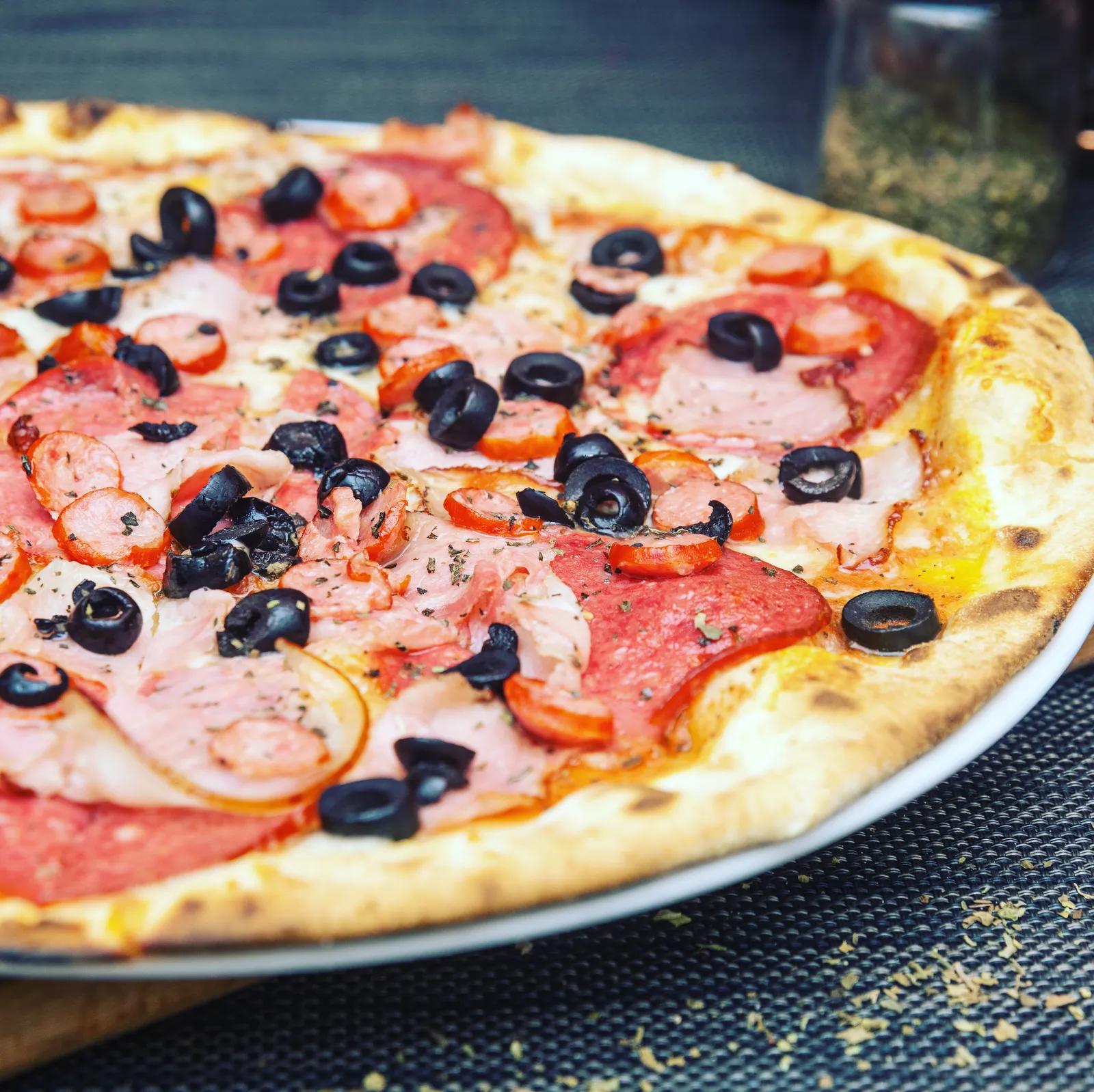 Family restaurant-pizzeria image 2