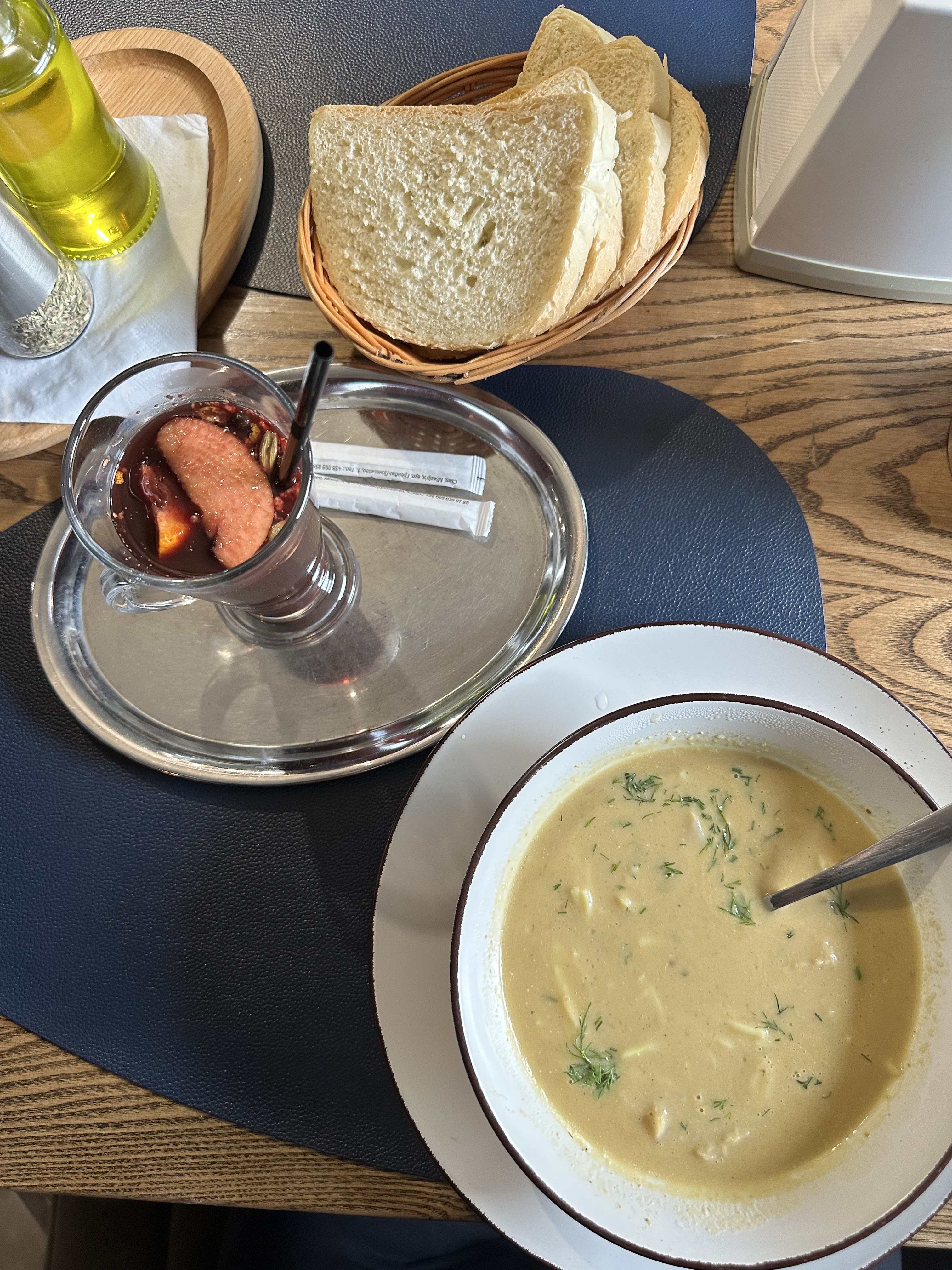 Family restaurant-pizzeria image 3