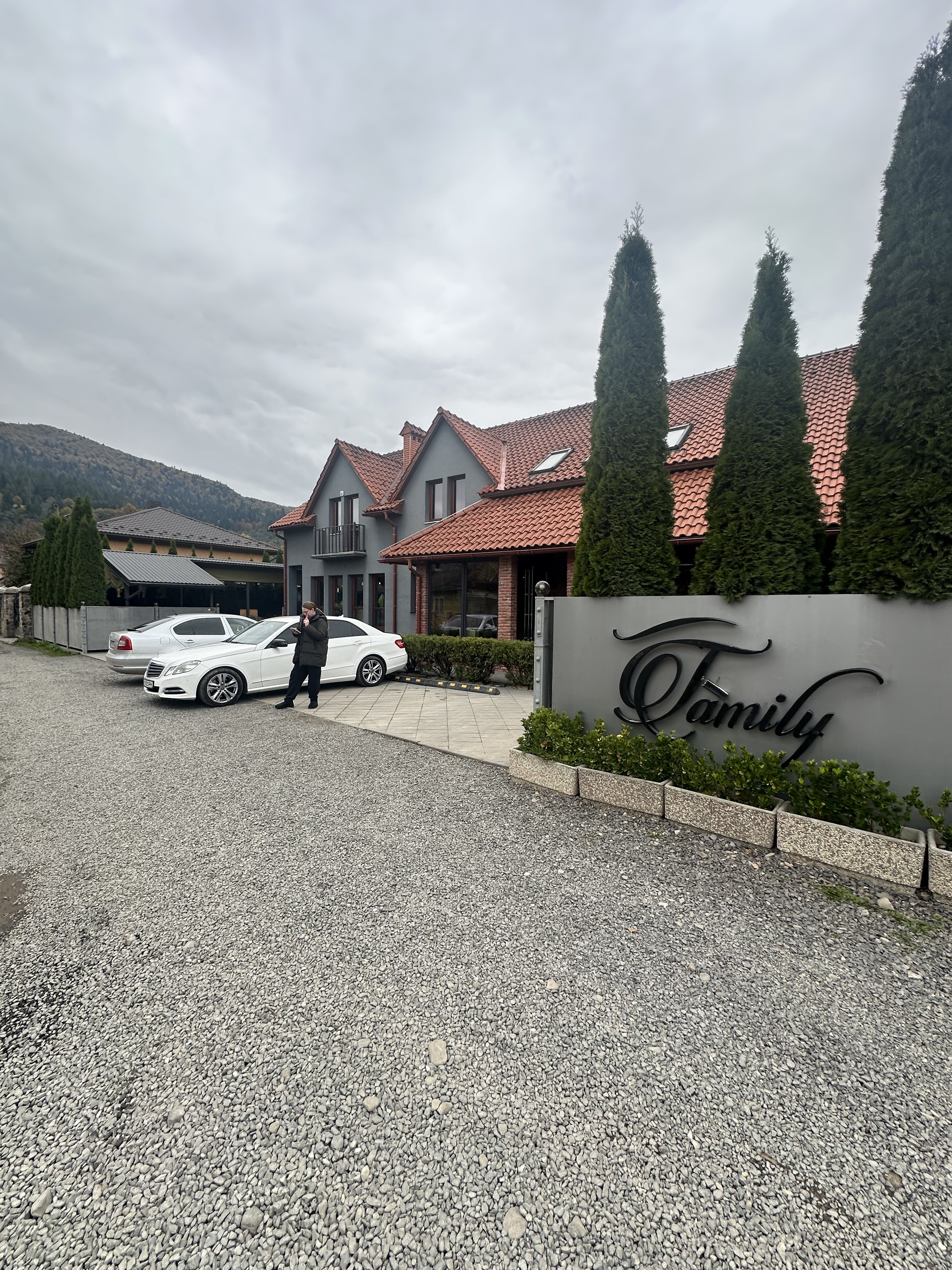 Family restaurant-pizzeria image 4