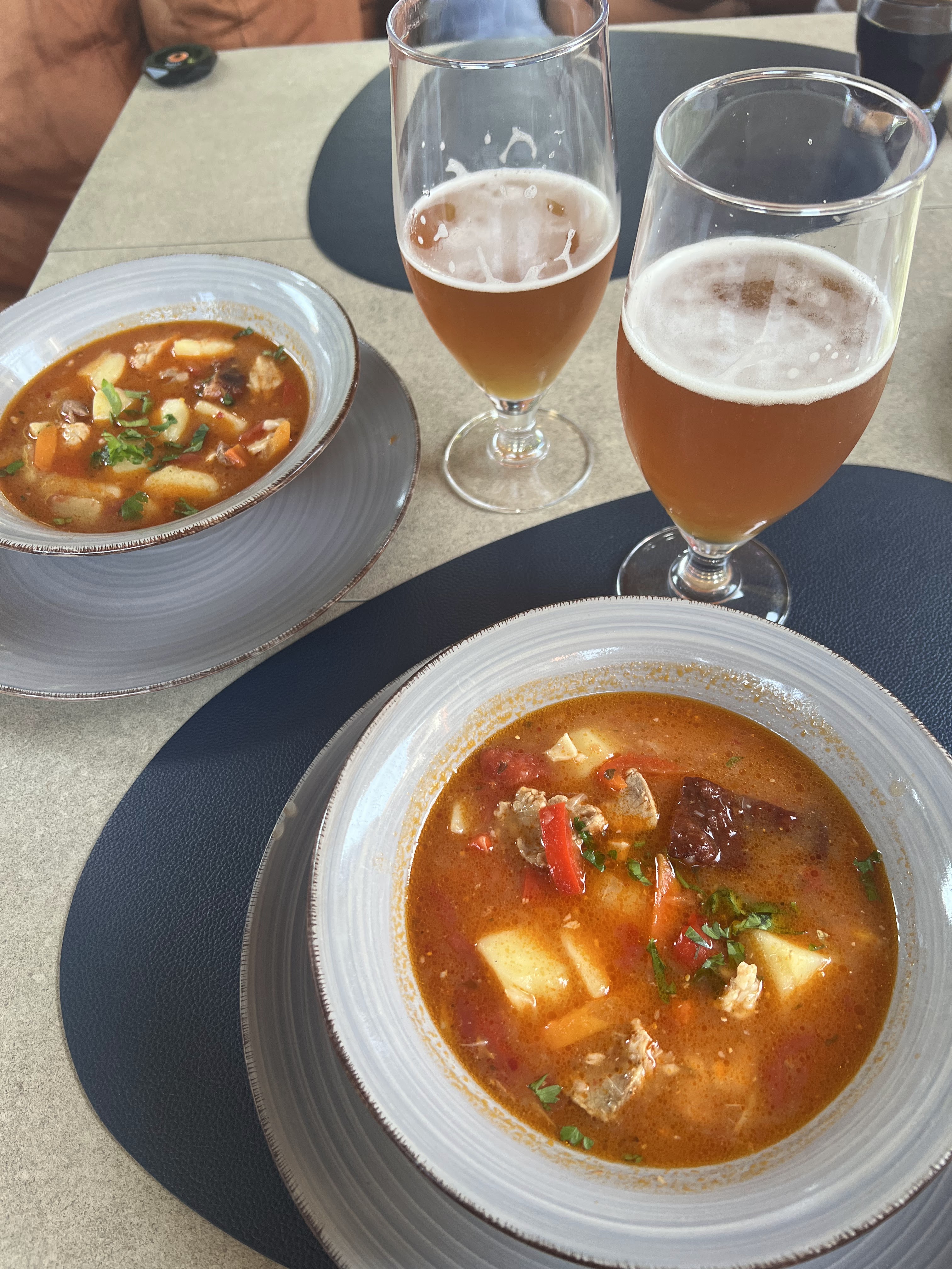 Family restaurant-pizzeria image 5