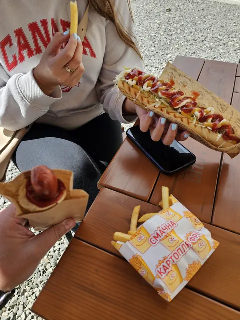 Burger Hub image 2