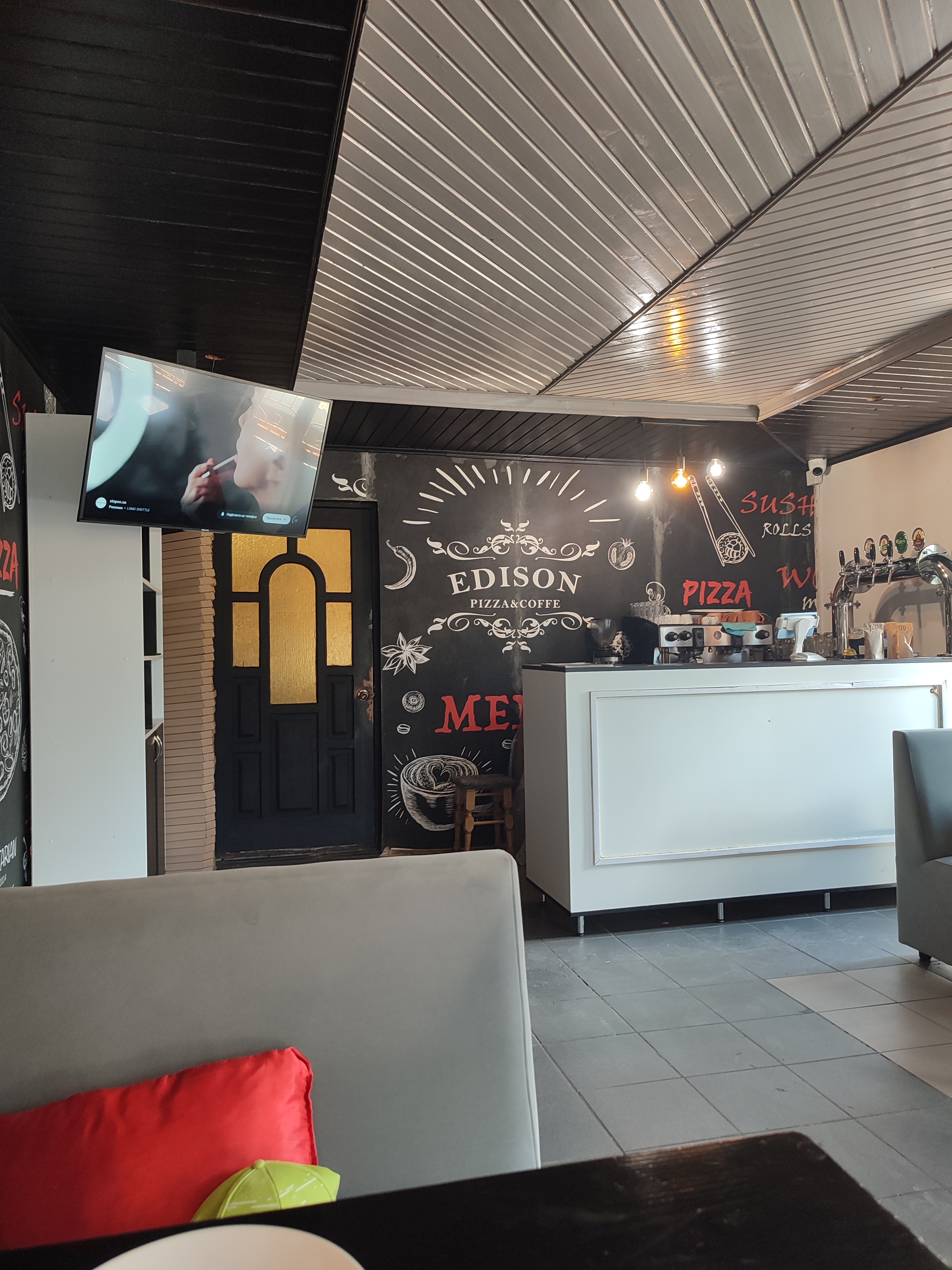 Edison_ pizza_sushi image 3