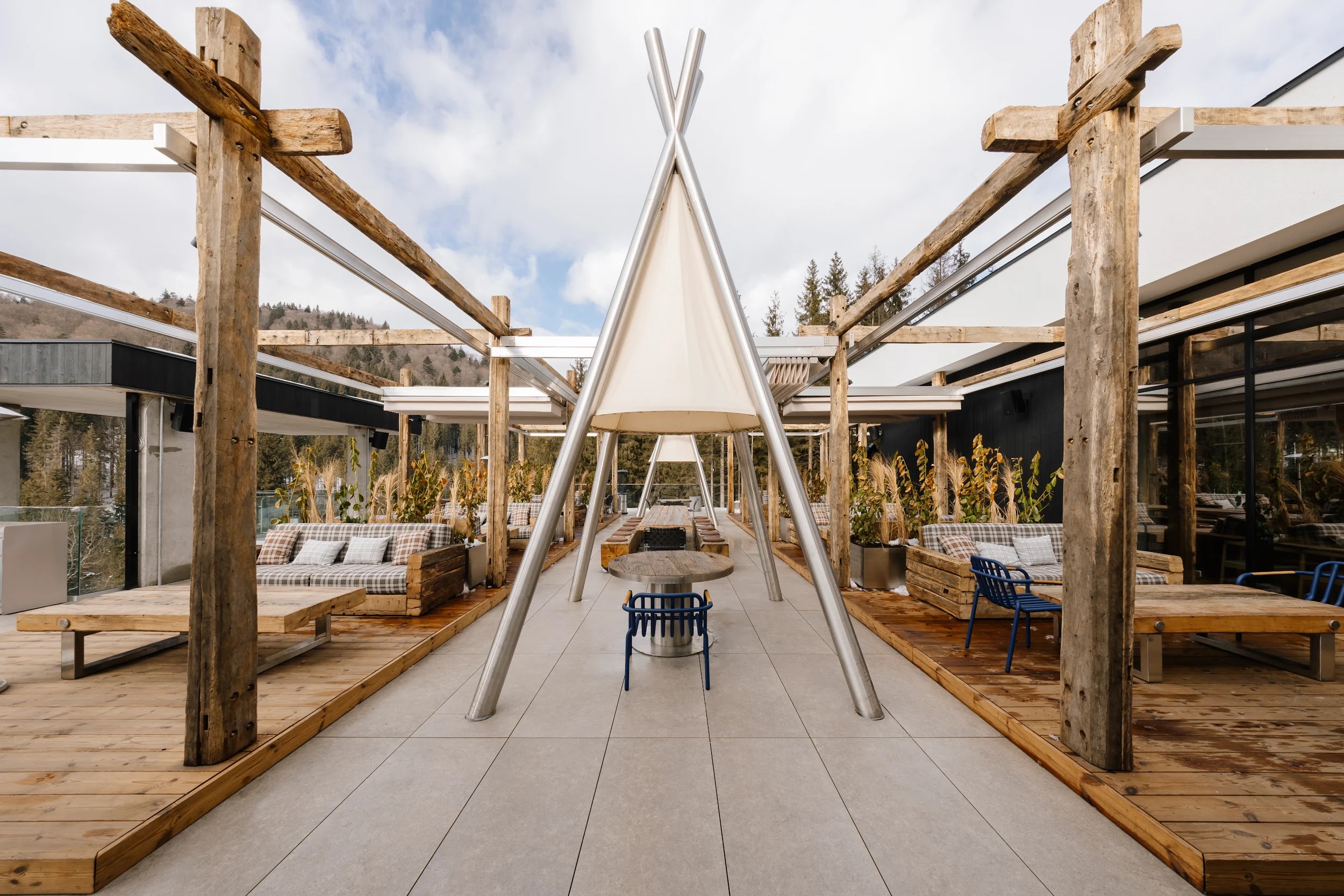 Yeti Terrace image 10