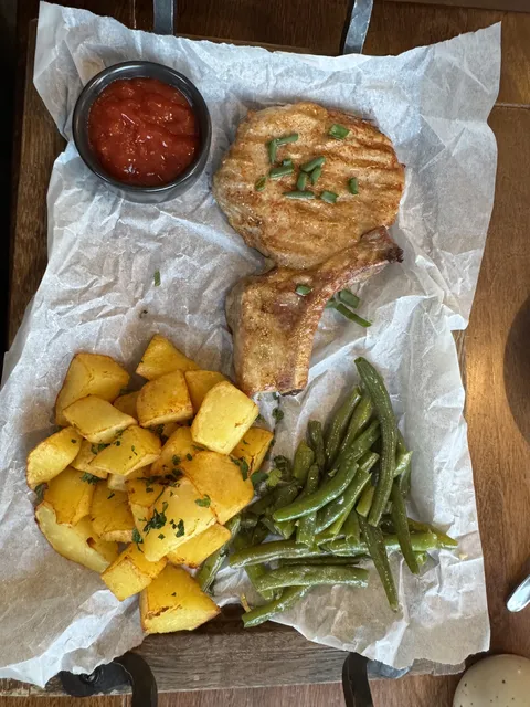 Rondel Bar & Grill image 4