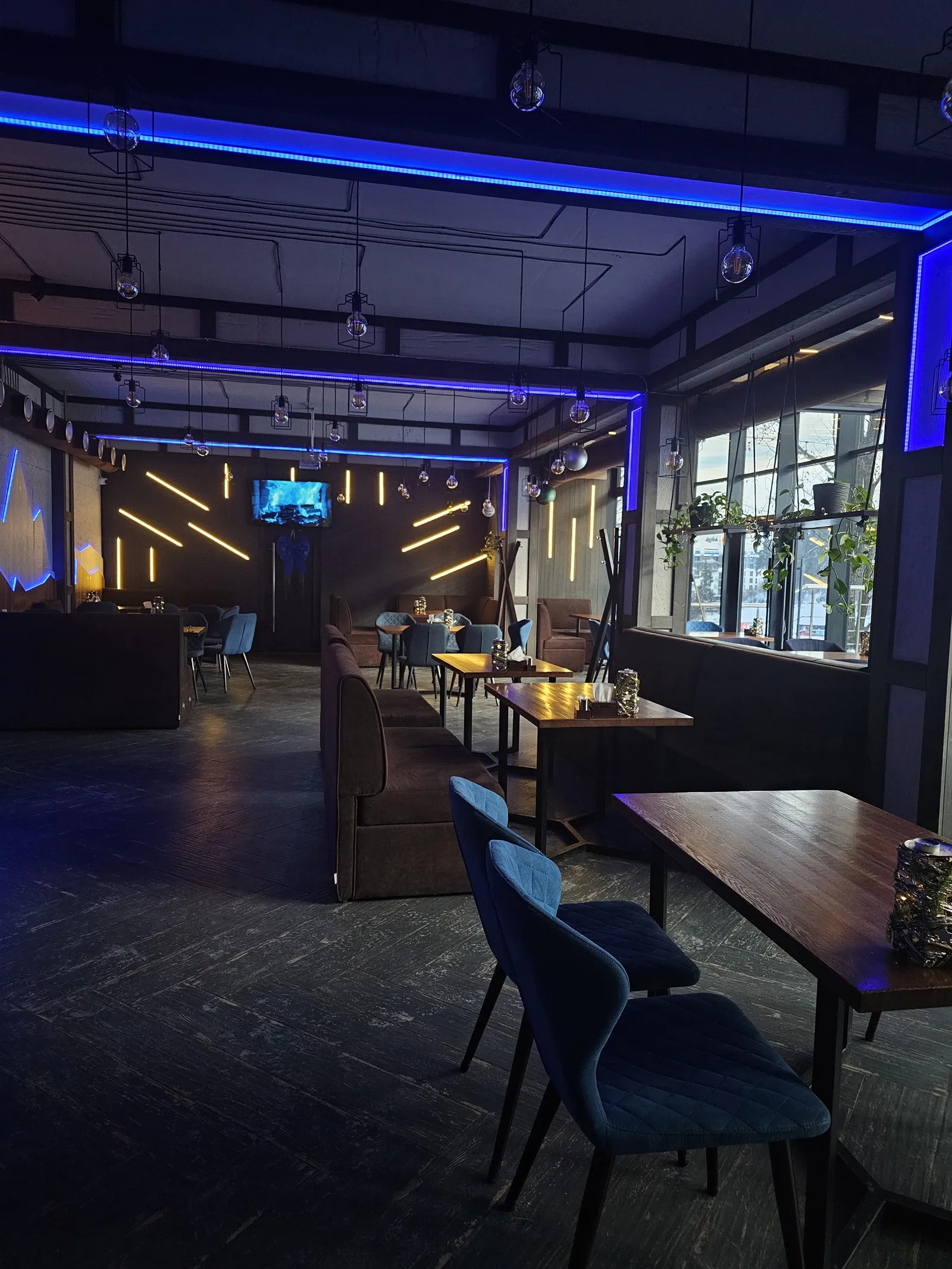 BLUE mountain restaurant image 2