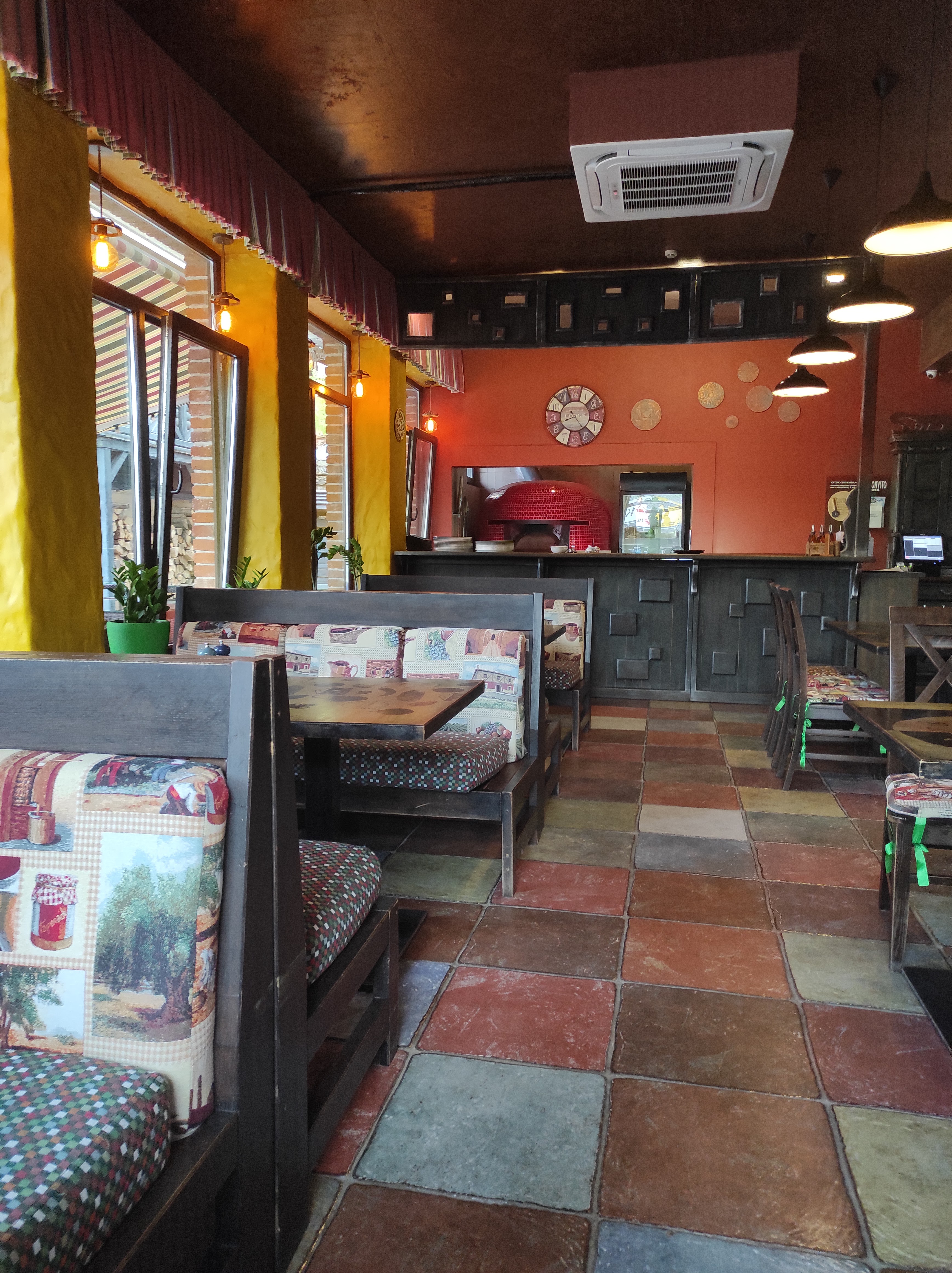 Monysto Піцерія image 5