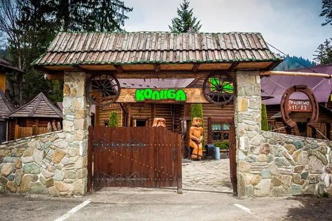 Колиба На Пеньках+ готель image 1