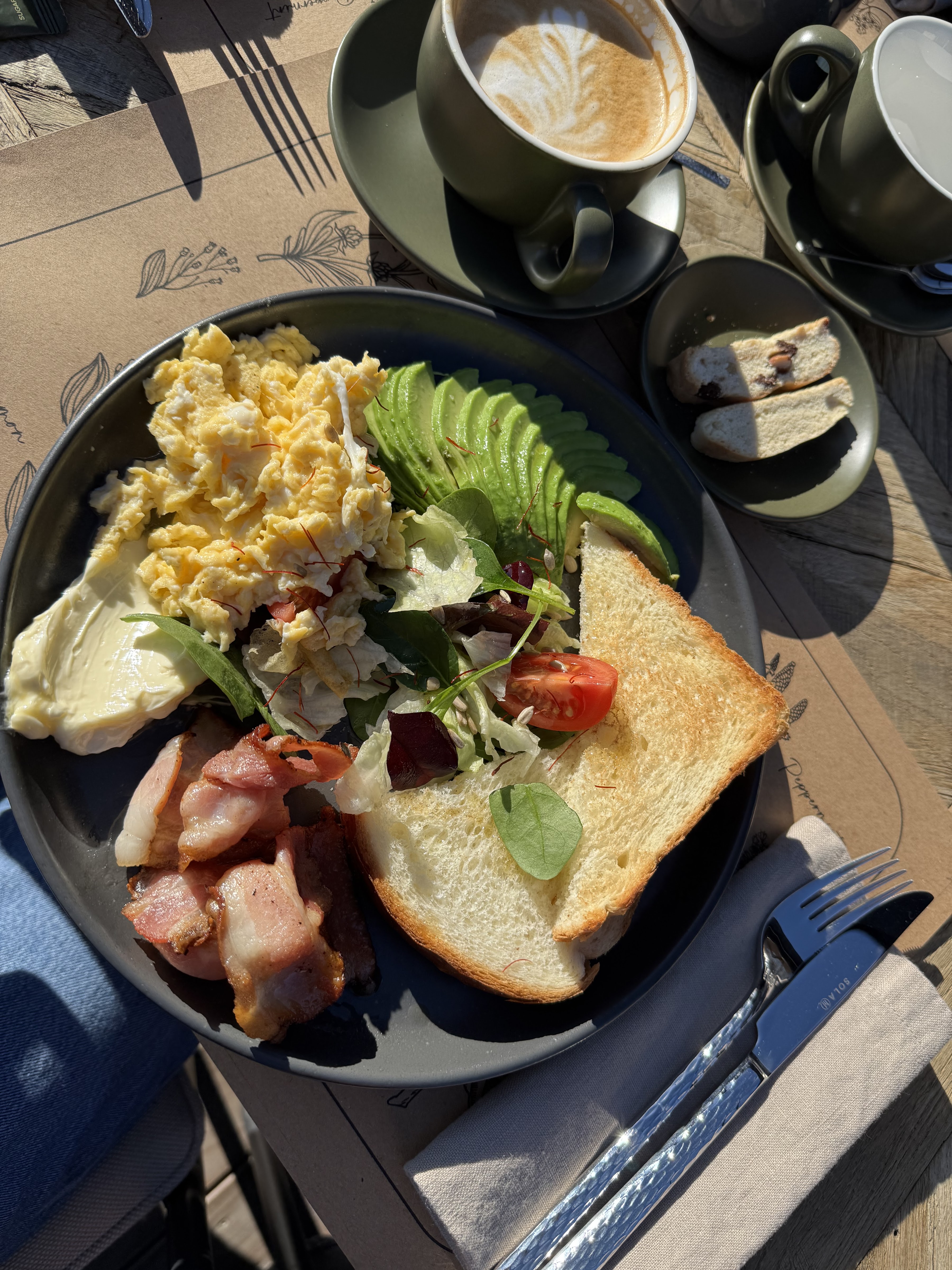 TRAVY restaurant image 8