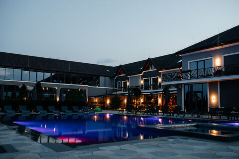 Underhill Resort & Spa Hotel image 4