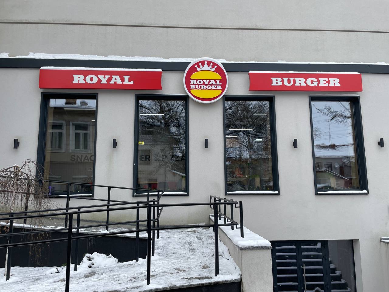 Royal Hamburger image 3