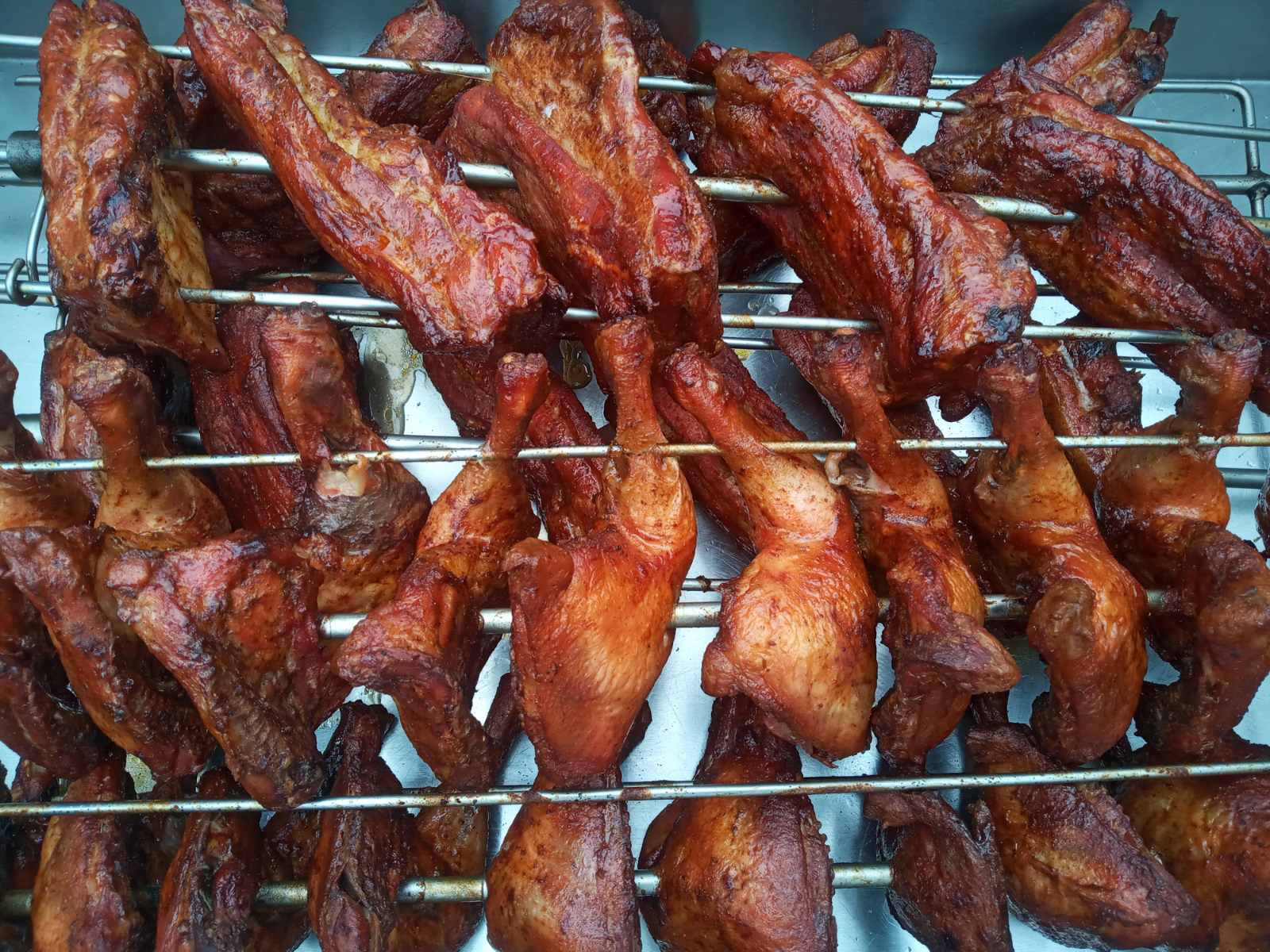 Shashlyk Kury Ta Ryba Zapecheni Na Drovakh image 5