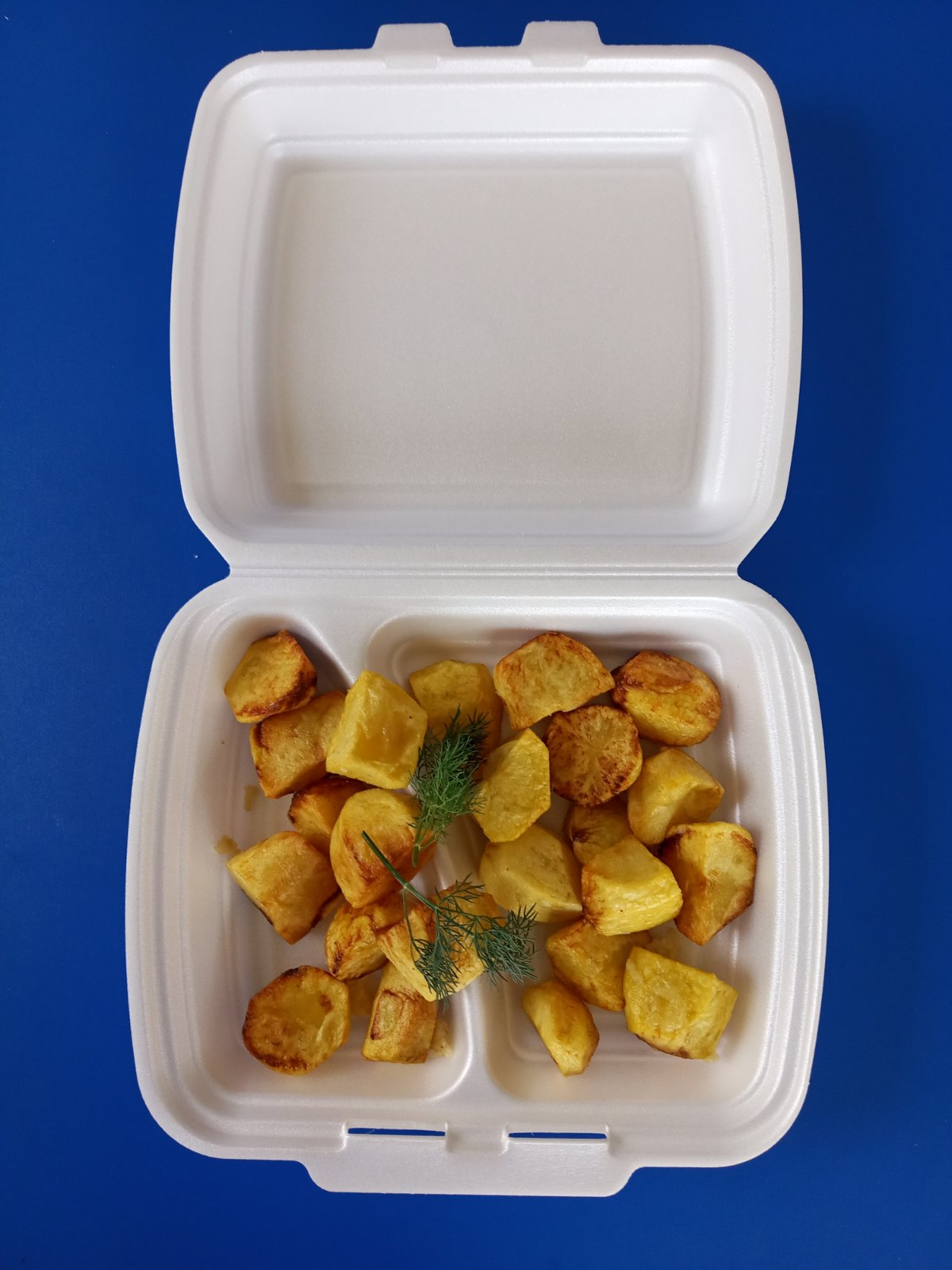 Shashlyk Kury Ta Ryba Zapecheni Na Drovakh image 8