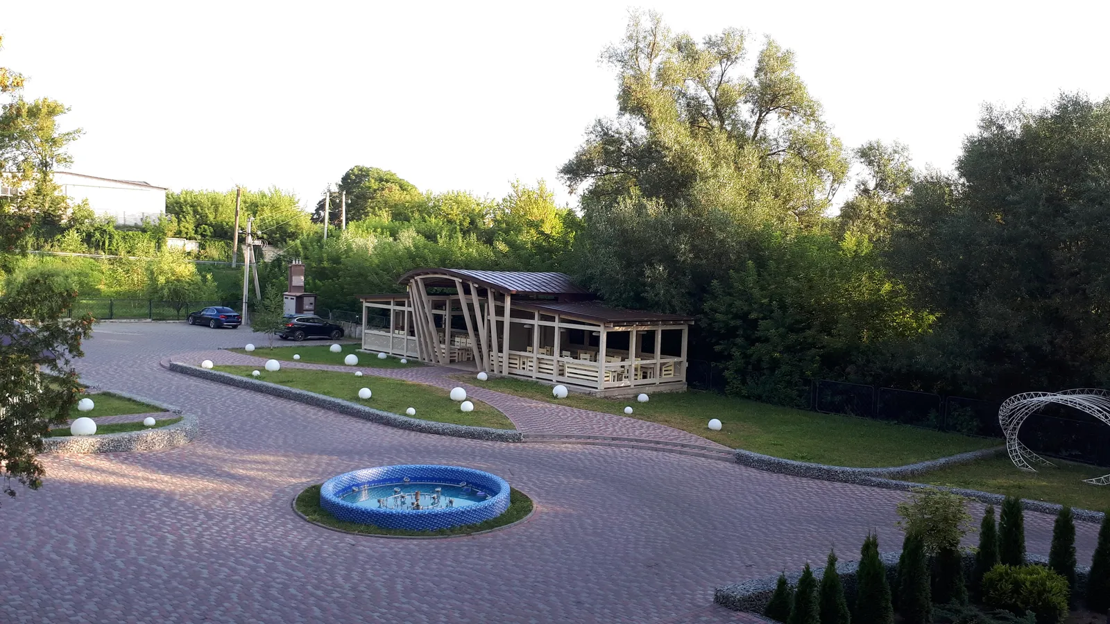 Merry Land of restaurant and entertainment complex. image 5
