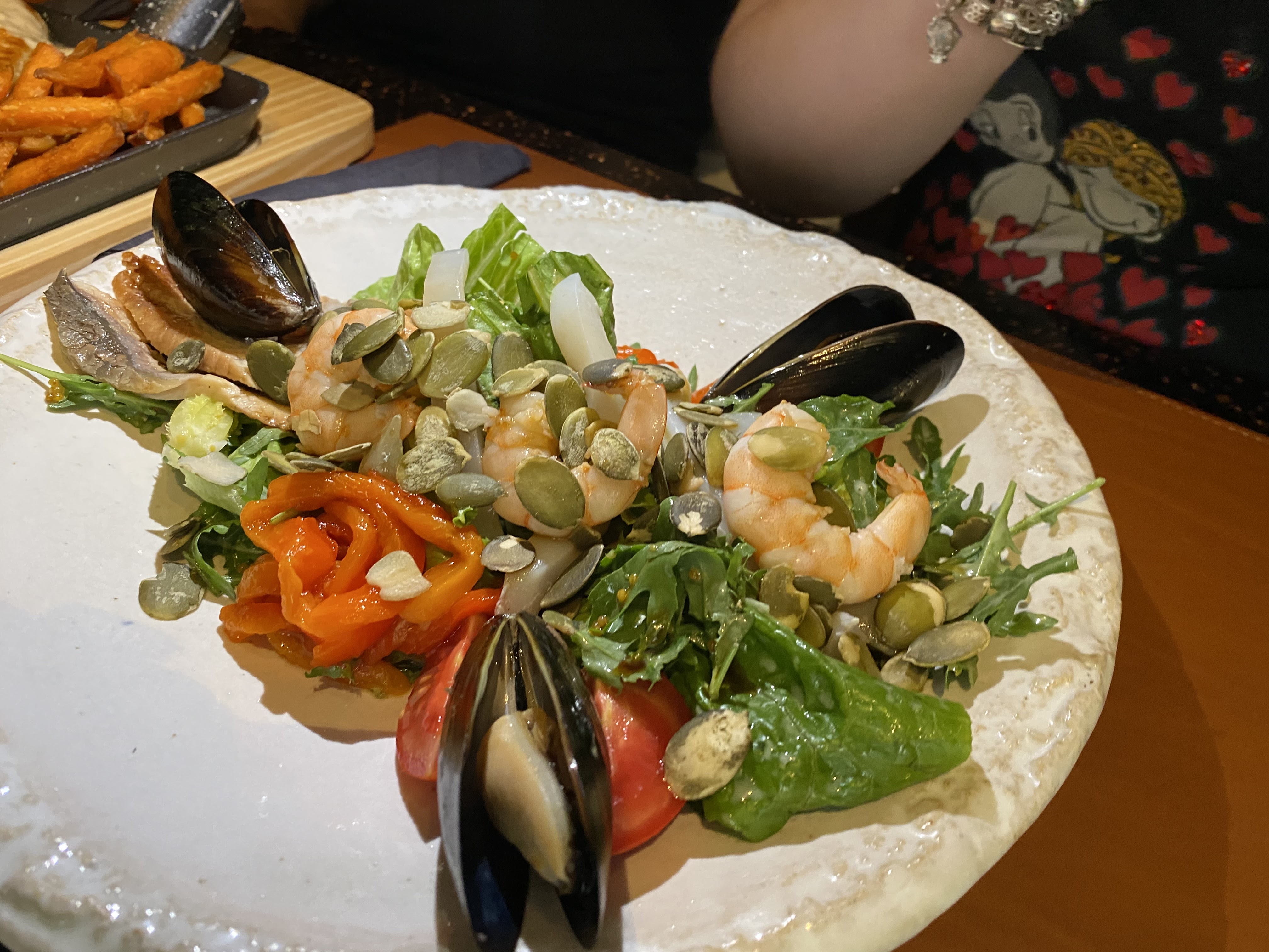 Rozhevyy Sushi Laundzh image 3