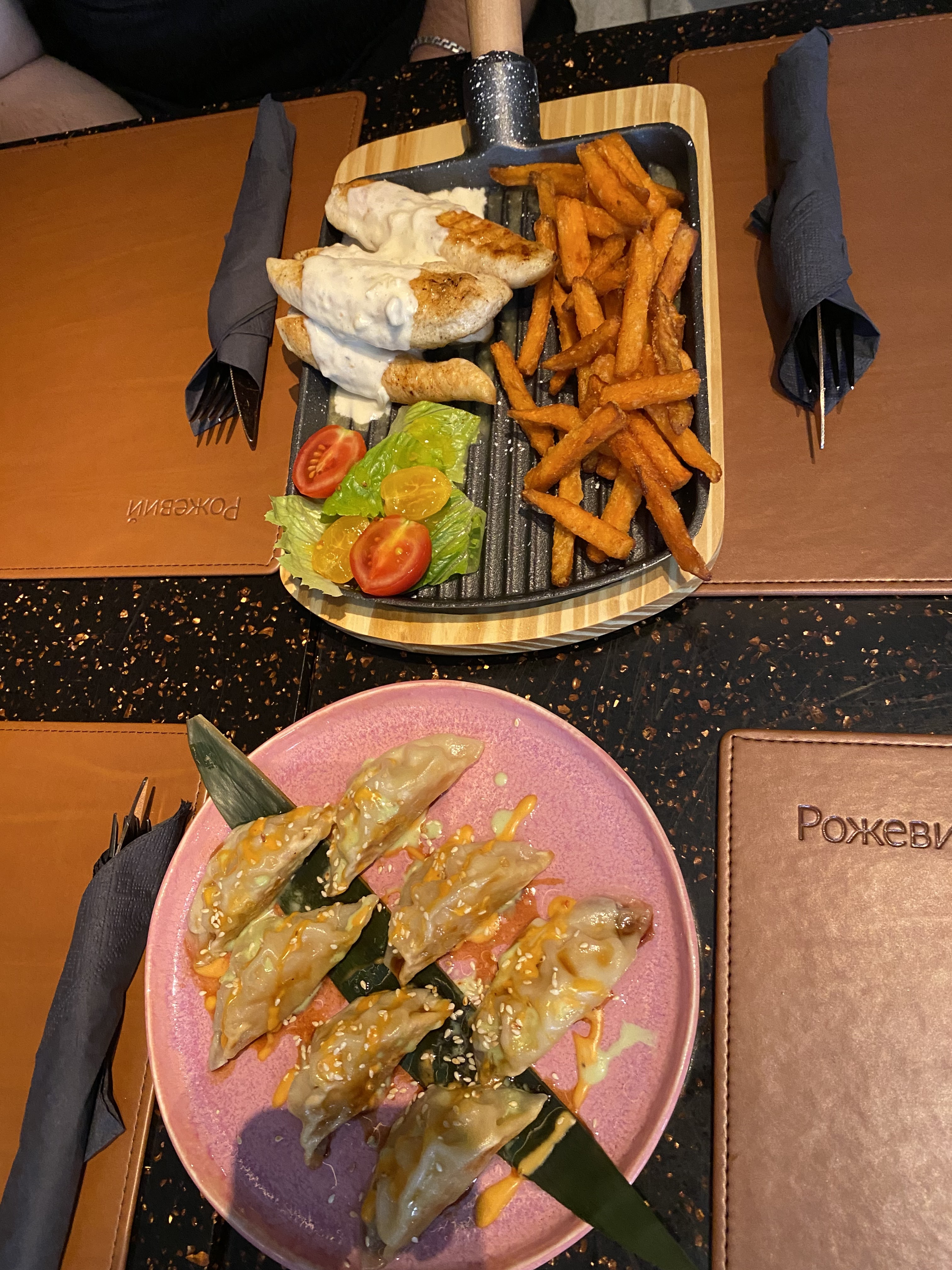 Rozhevyy Sushi Laundzh image 7