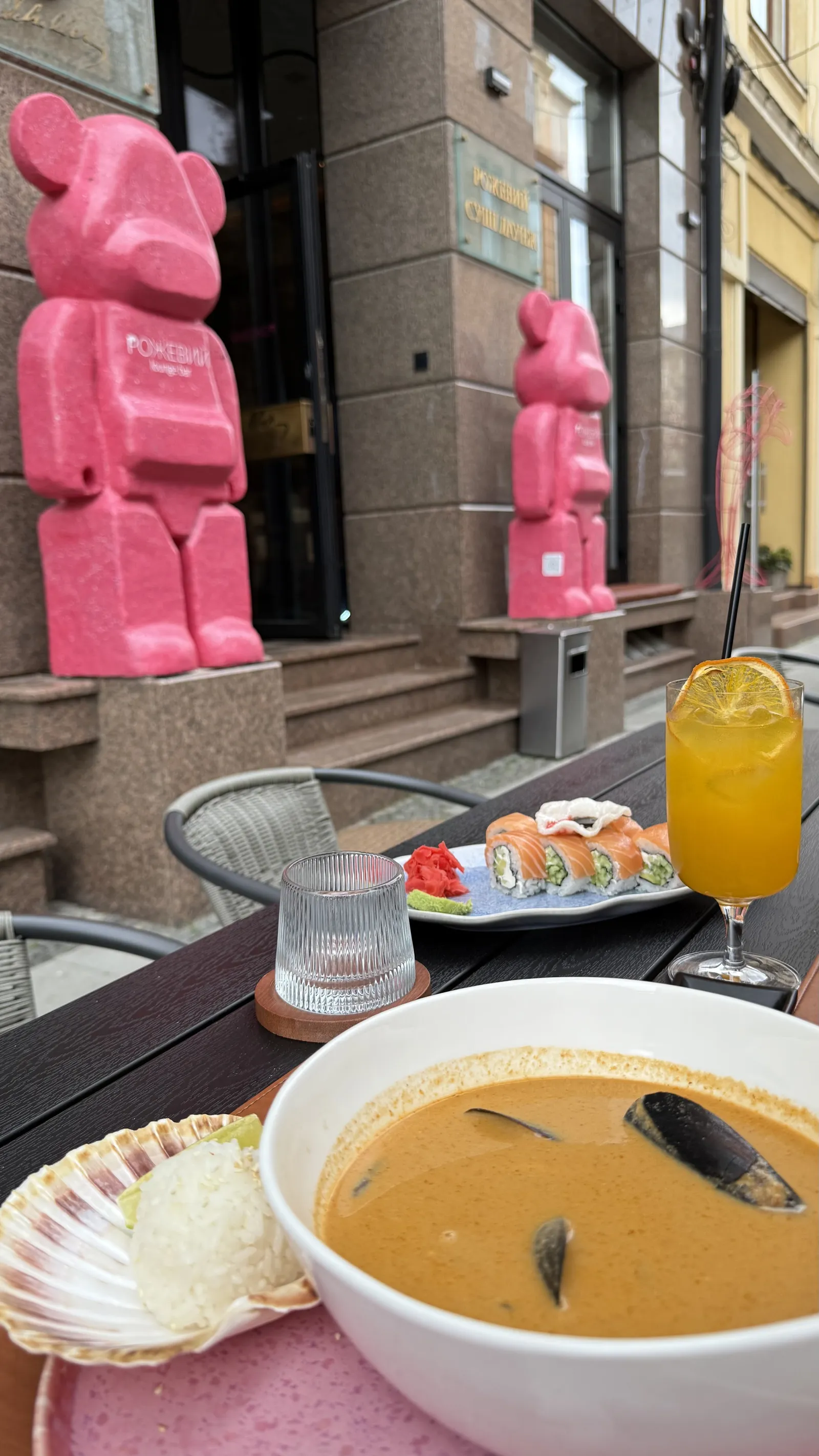 Rozhevyy Sushi Laundzh image 9