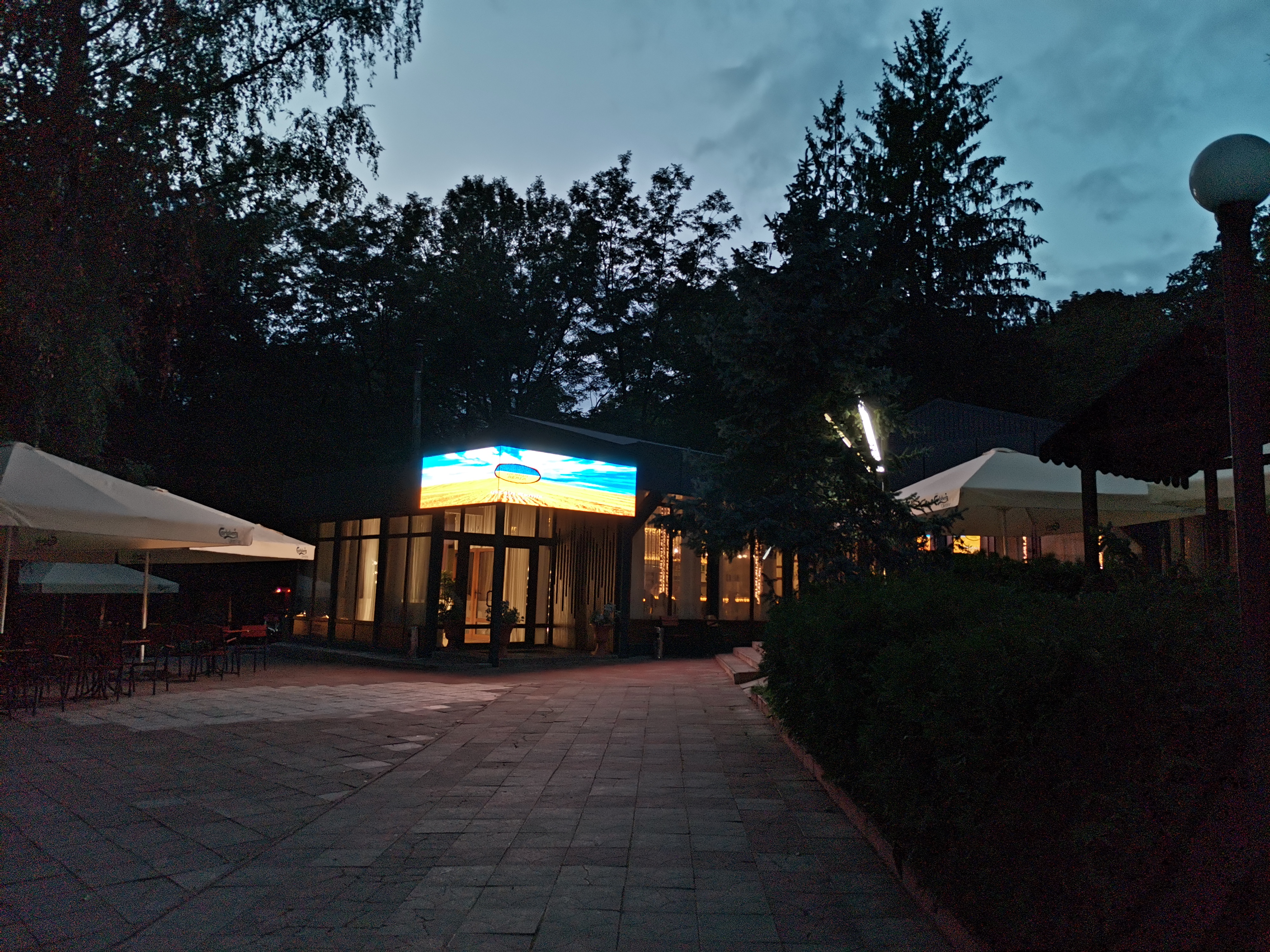 Комплекс синій Папуга. Ресторан"Park House" image 10