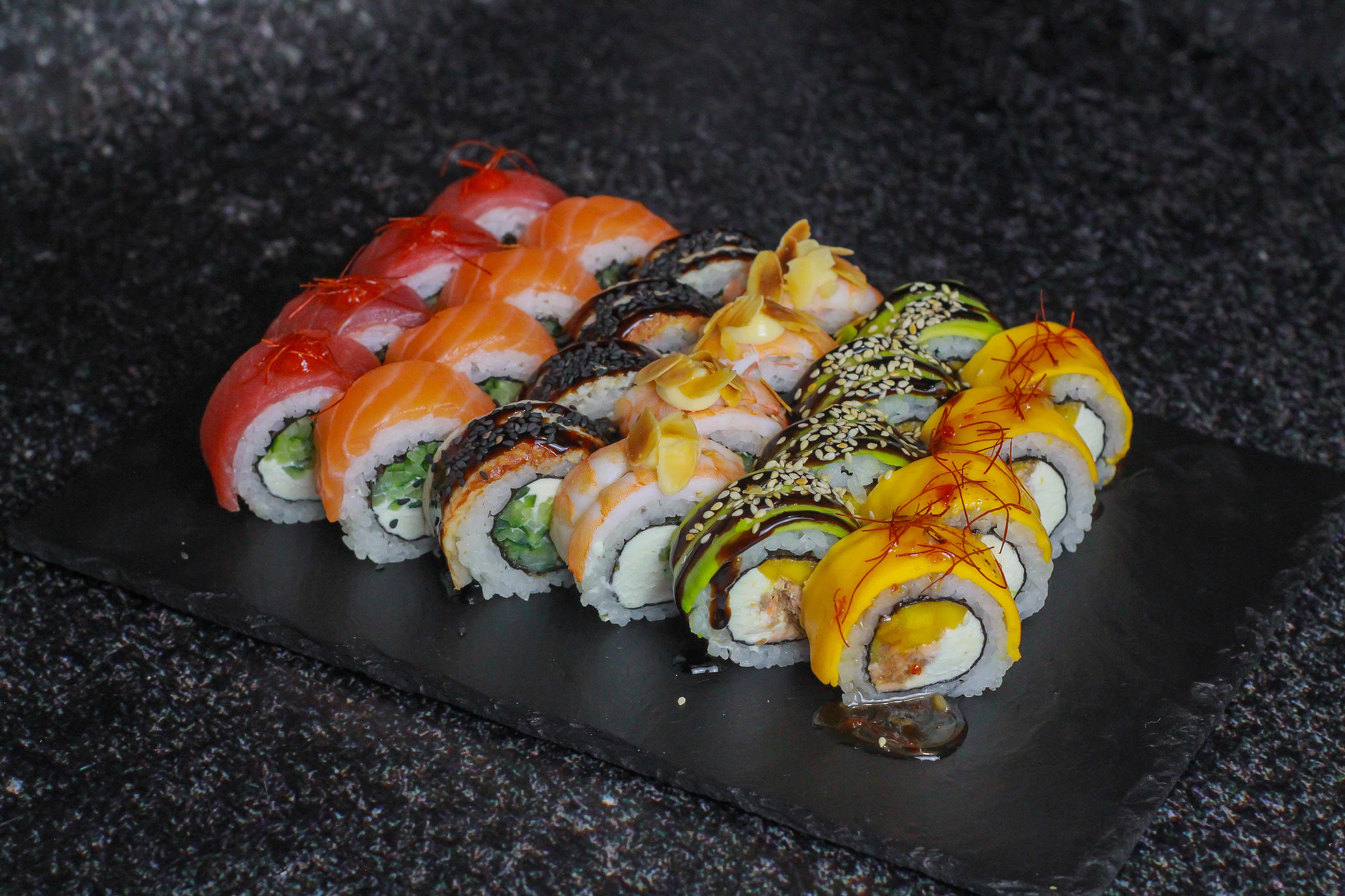 Choice sushi and pizza image 3