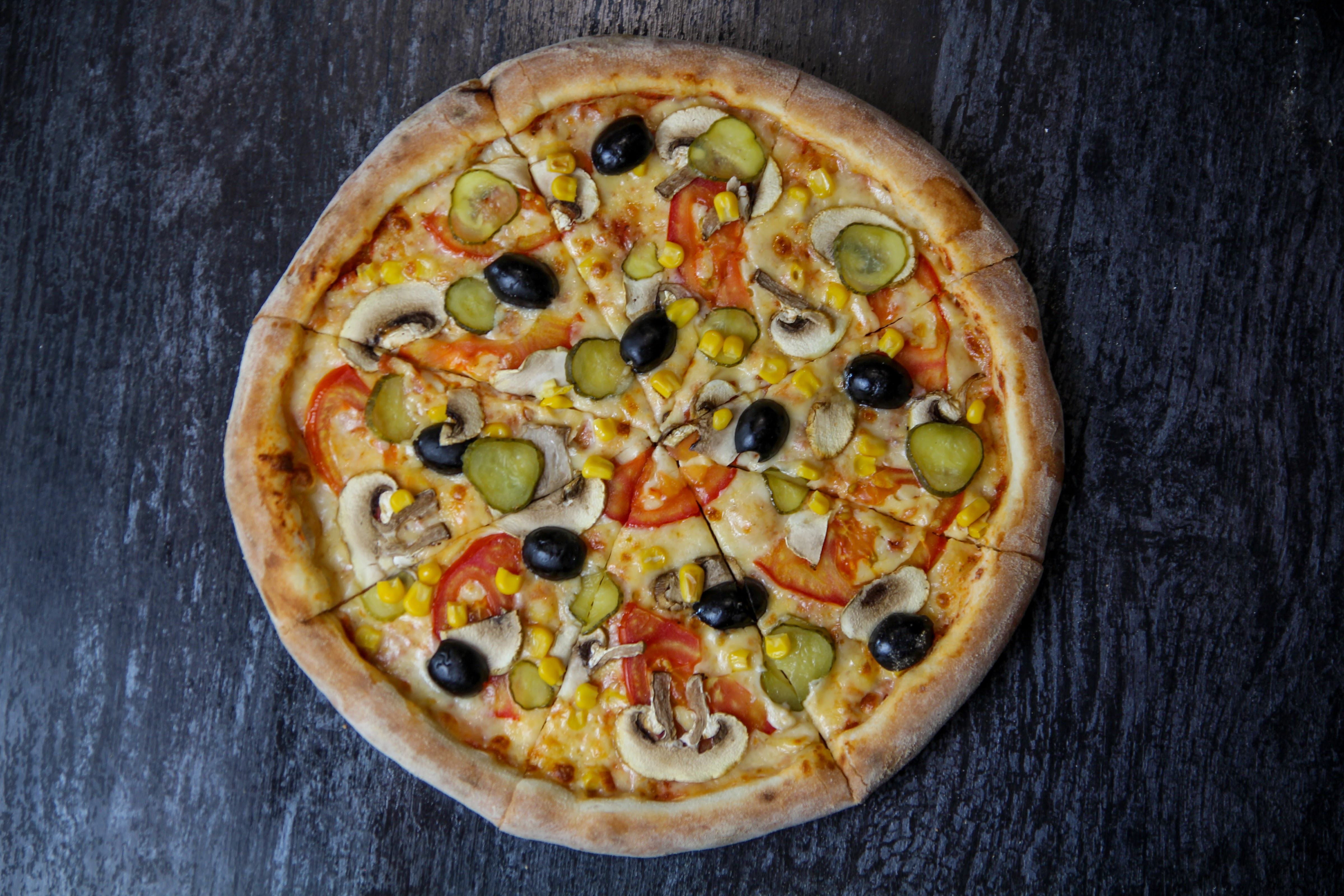 Choice sushi and pizza image 4