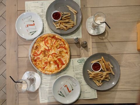 Family Pizzeria image 8