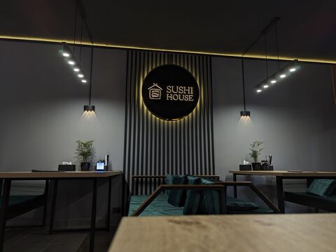 Sushi House image 6