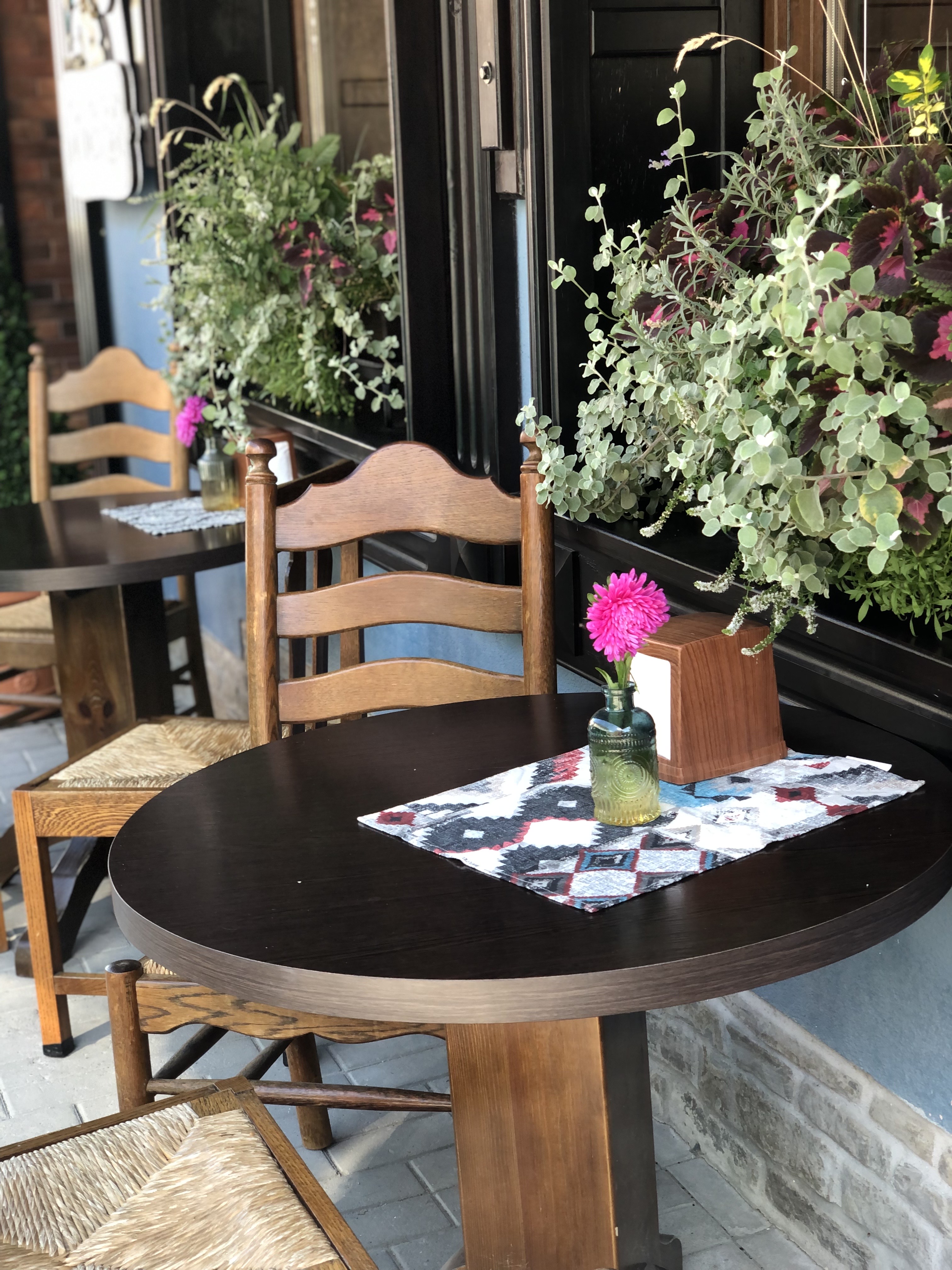 Hruzynsʹka Restoratsiya Moni Svanidze image 1