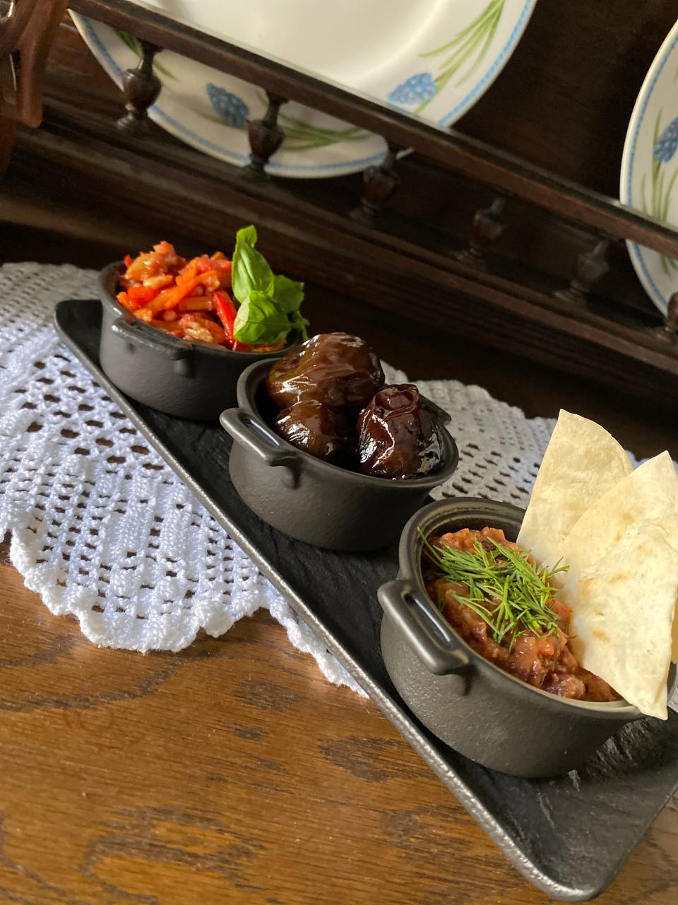 Hruzynsʹka Restoratsiya Moni Svanidze image 2