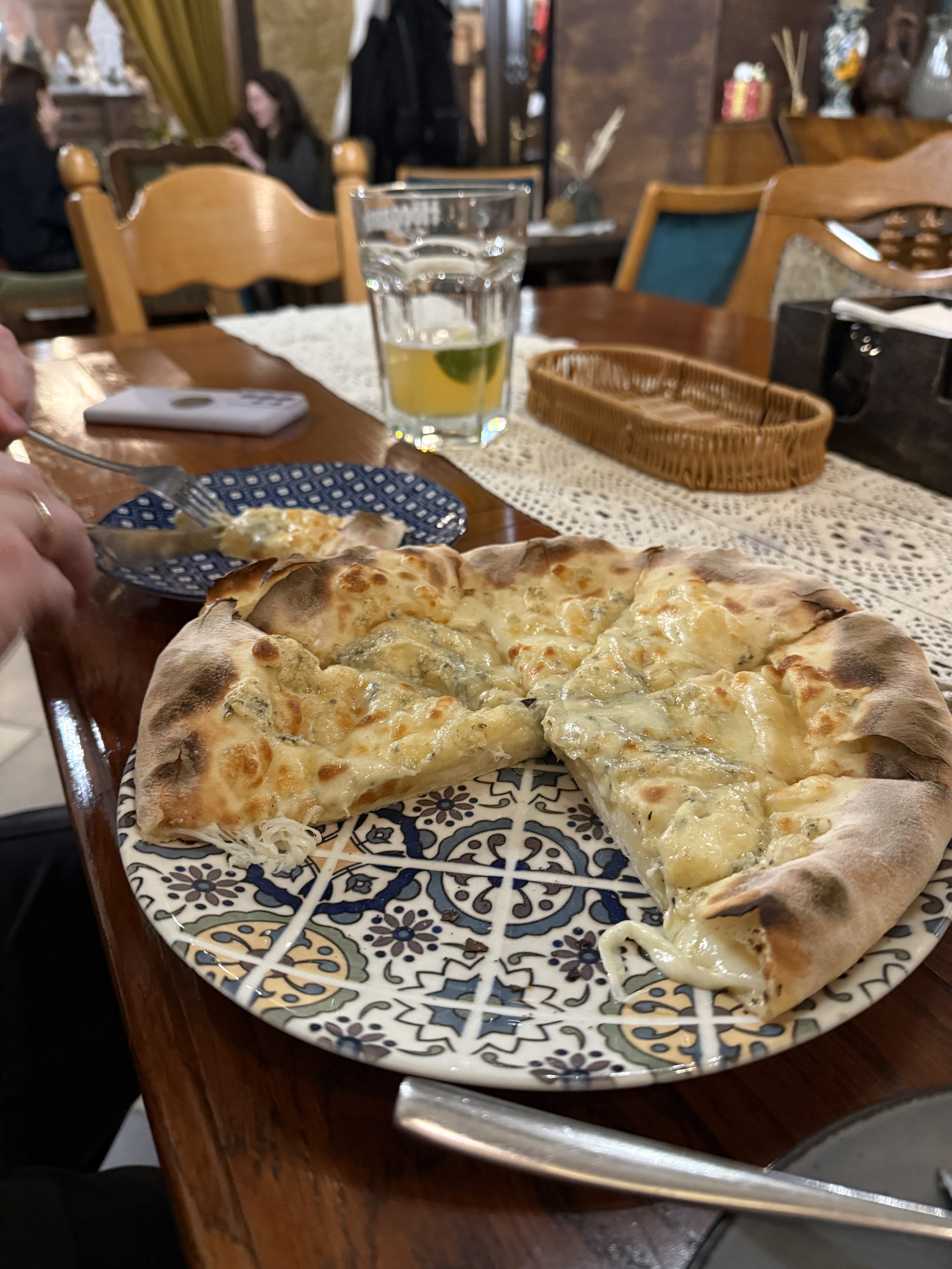 Hruzynsʹka Restoratsiya Moni Svanidze image 5