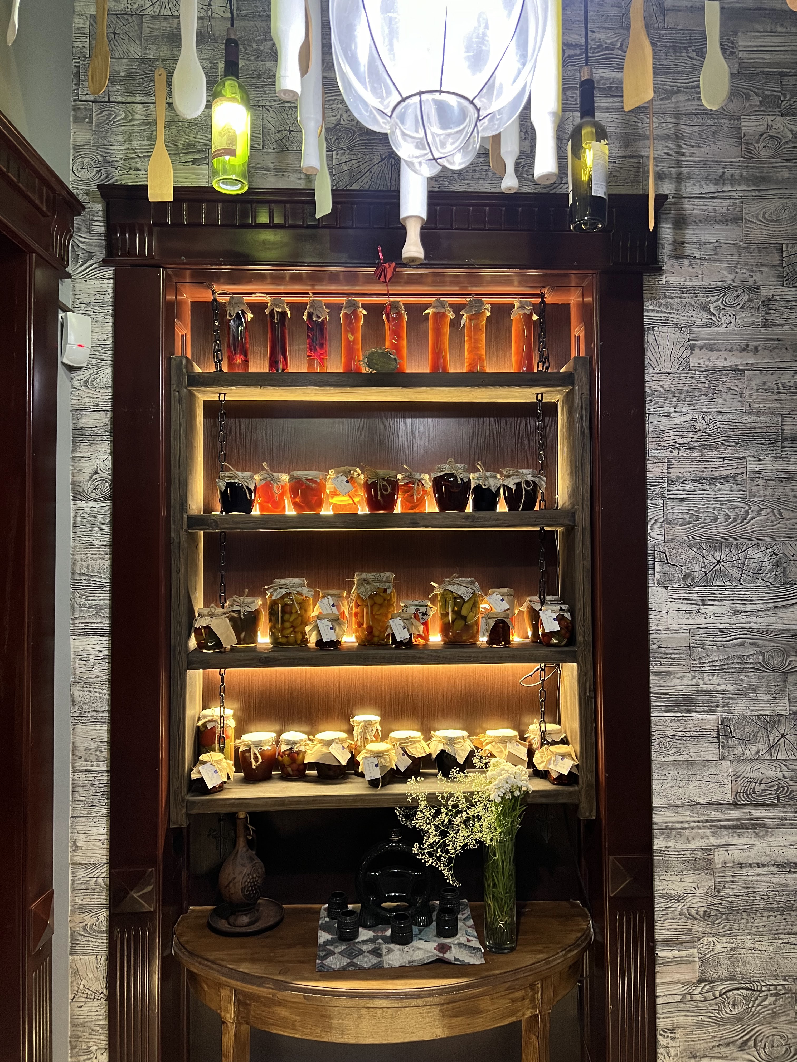 Hruzynsʹka Restoratsiya Moni Svanidze image 8