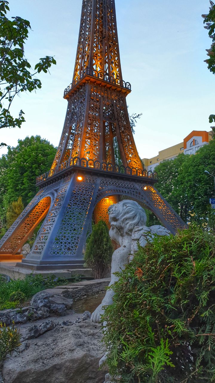 Versailles Banquet Hall image 3