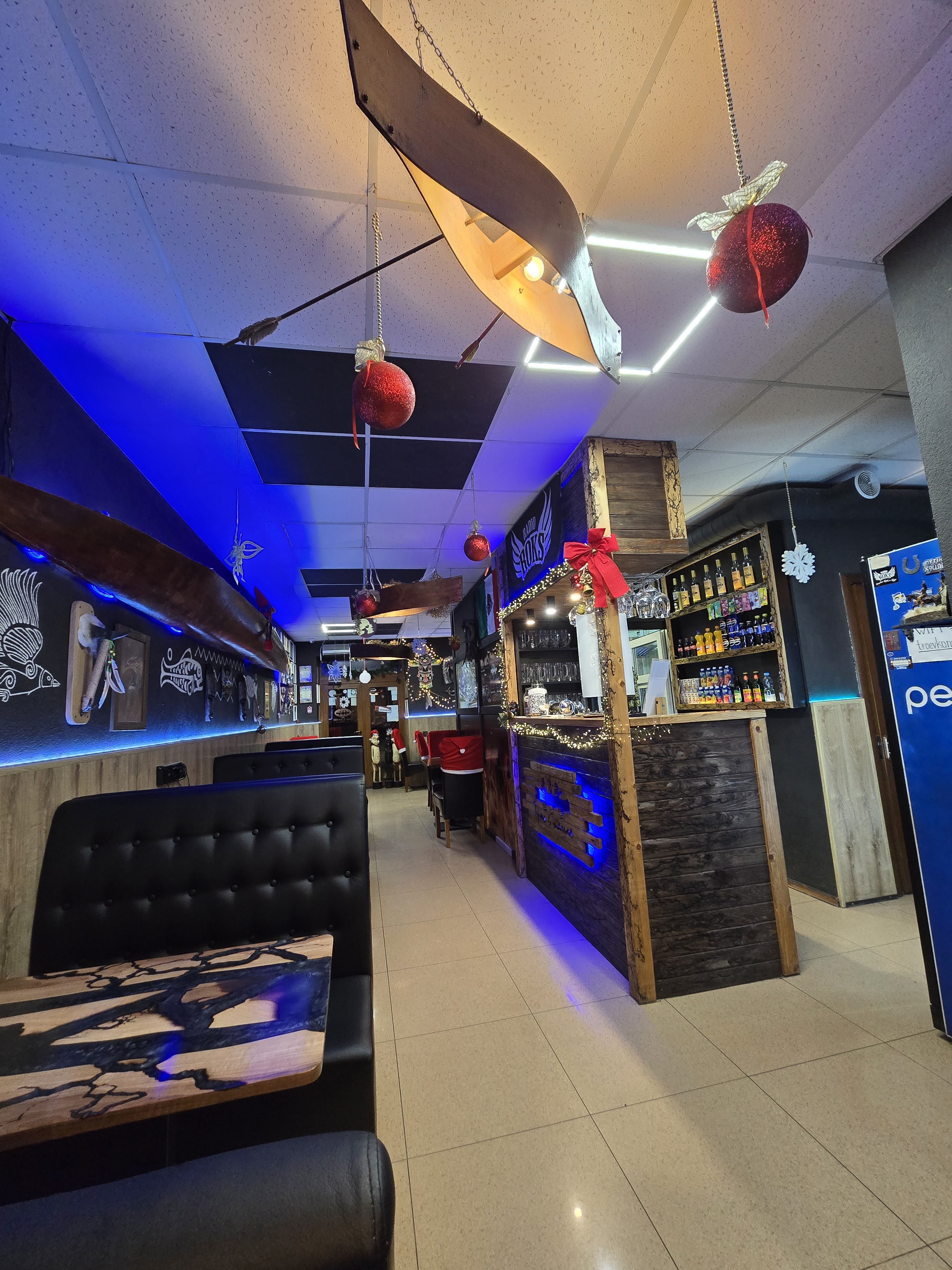 Troye V Kanoe image 7