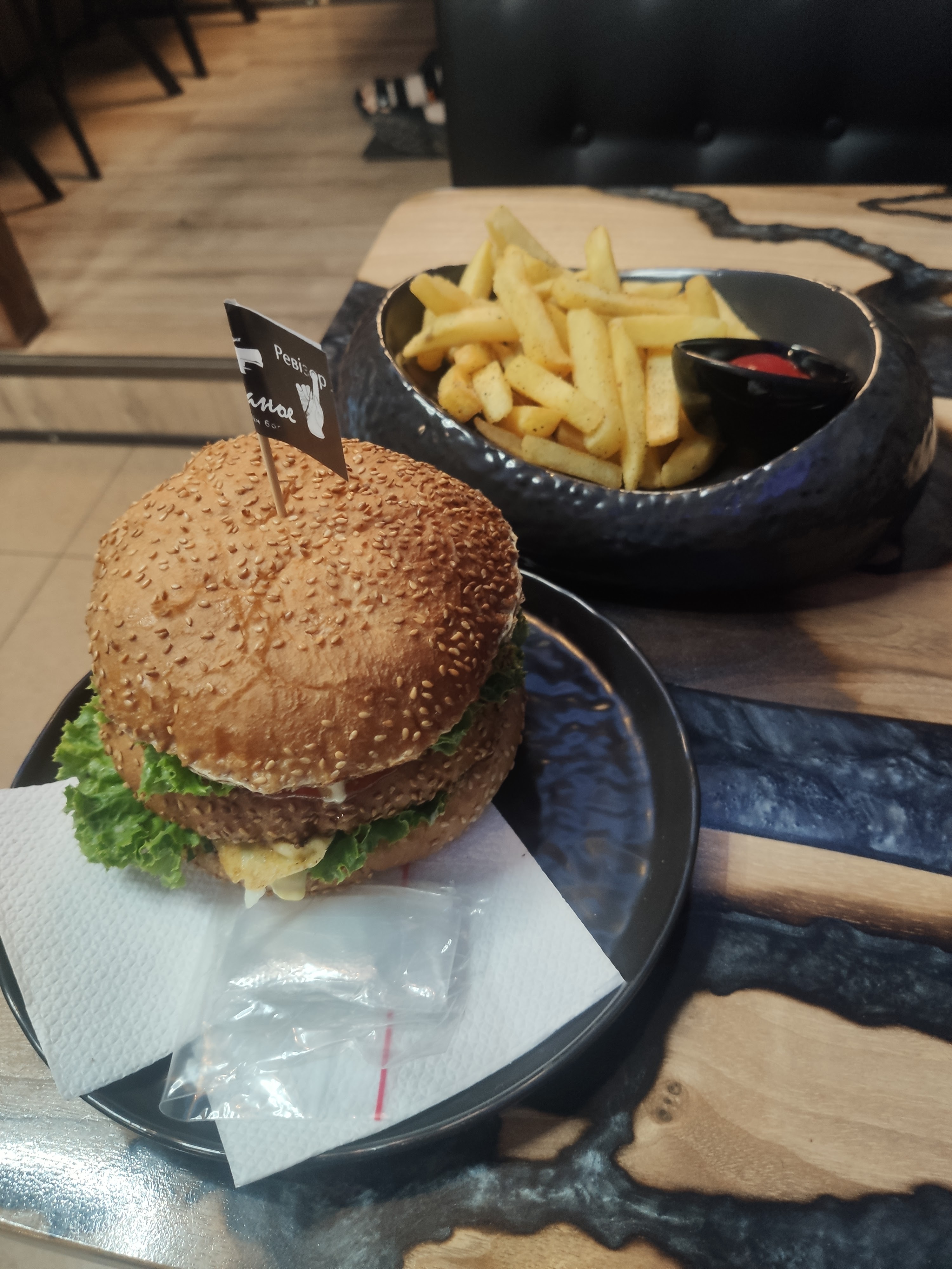 Troye V Kanoe image 9