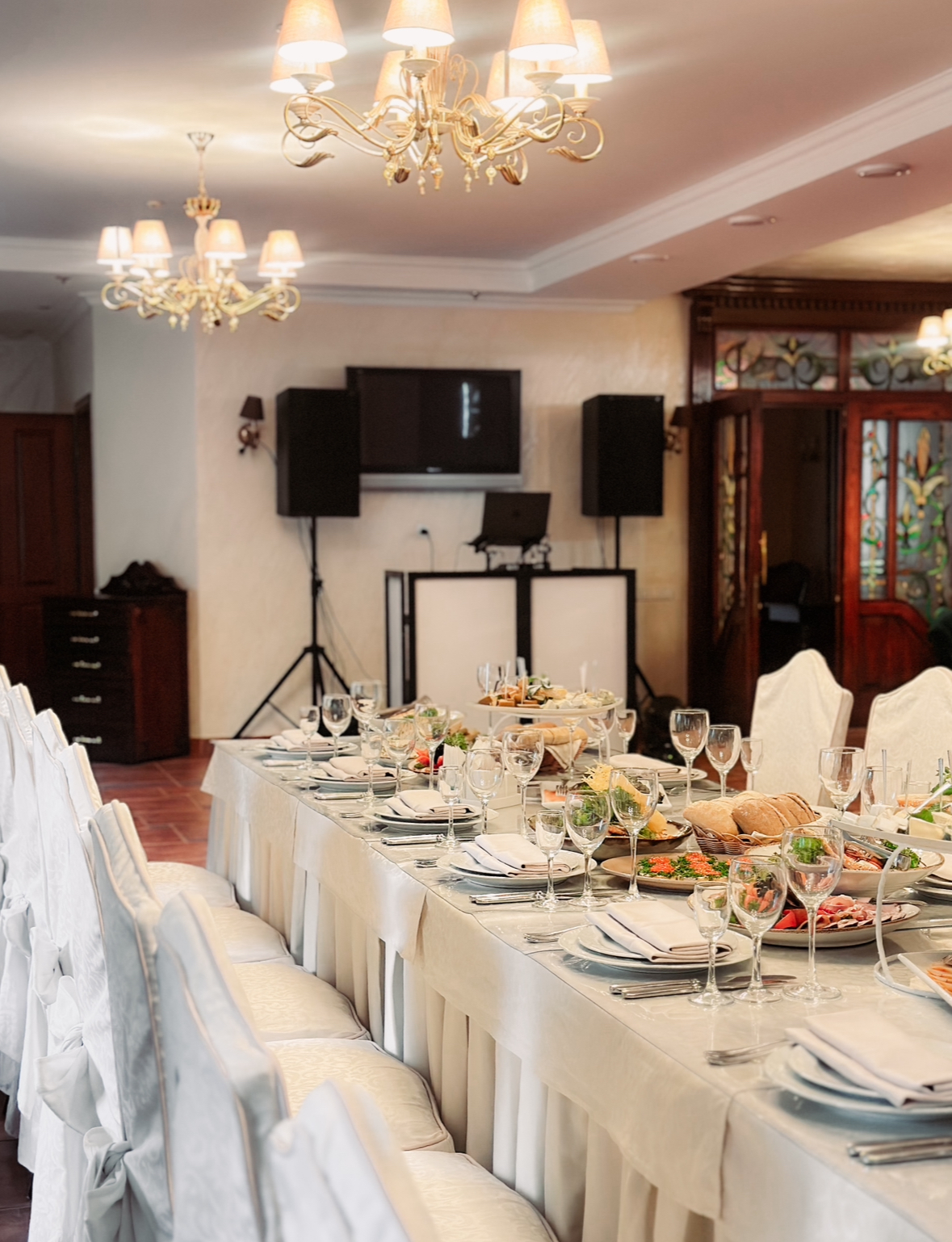 Princely court image 1