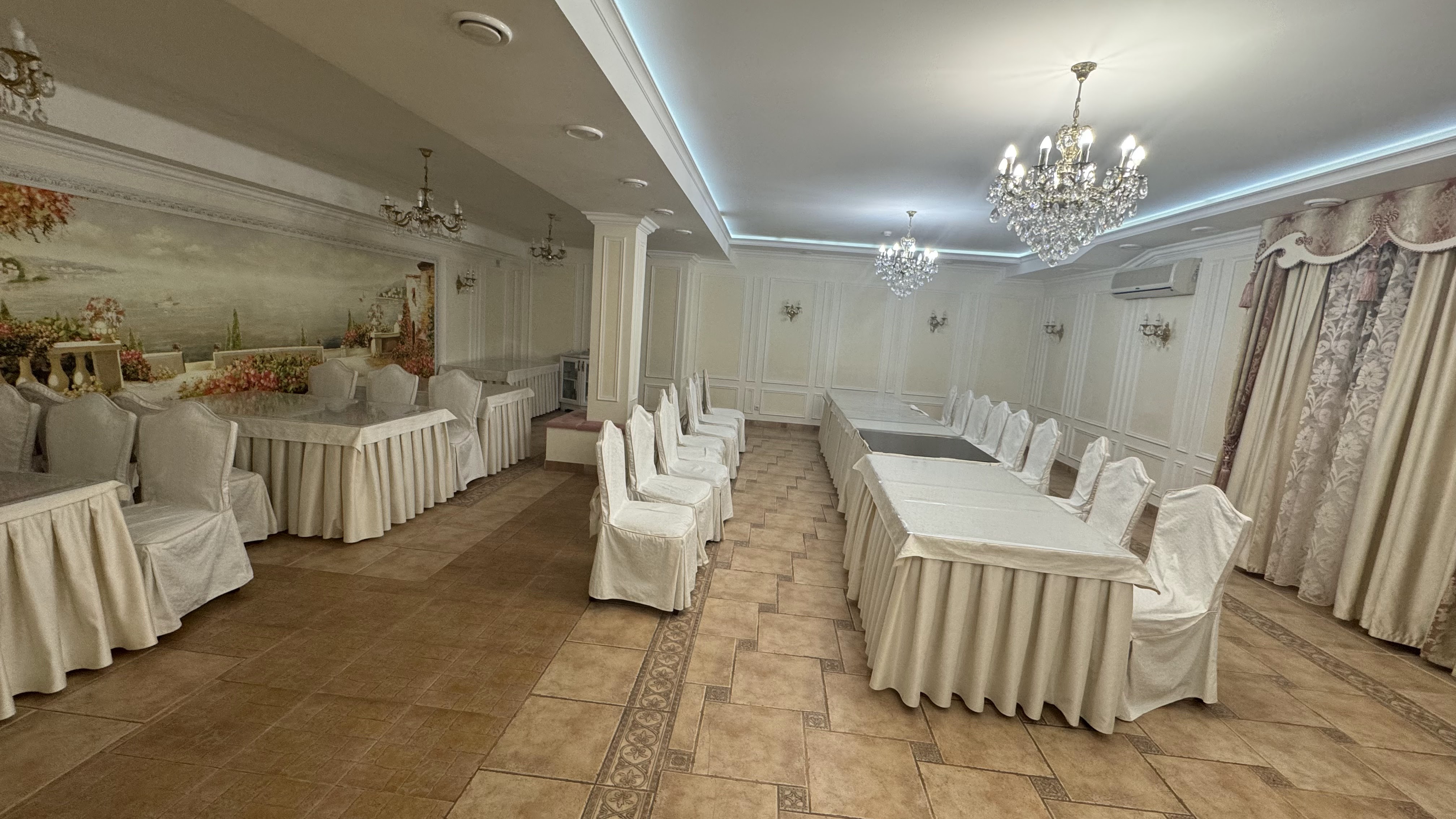 Princely court image 4