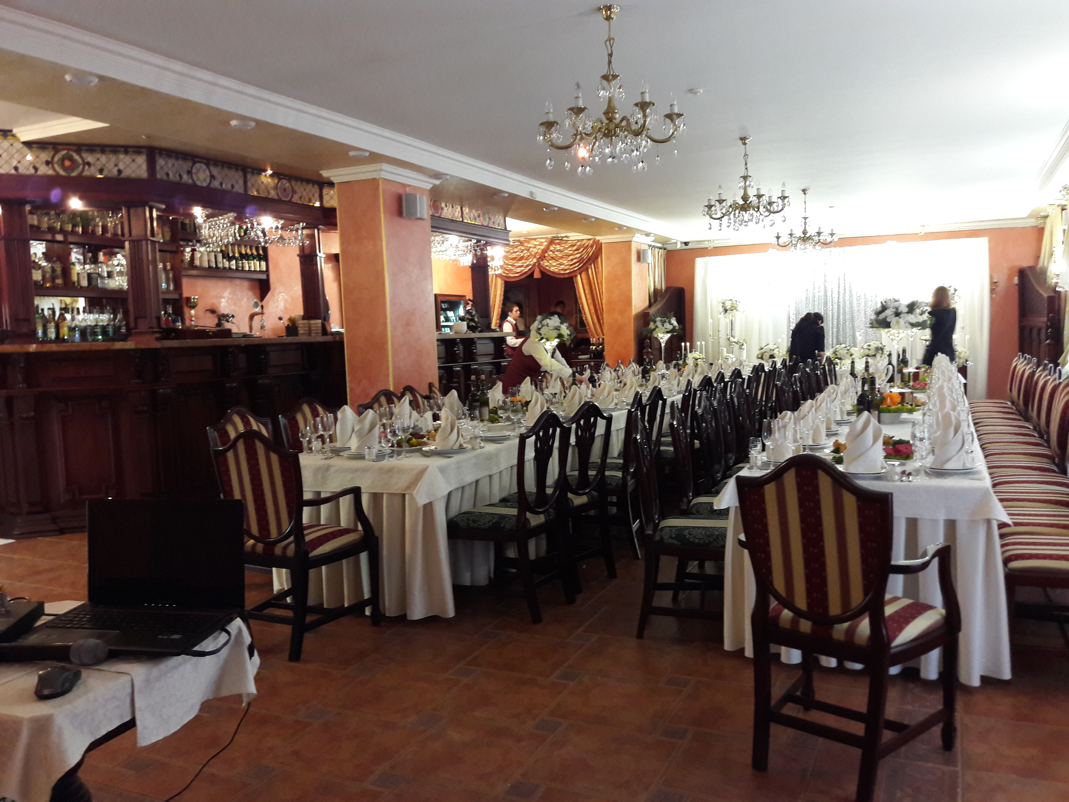 Princely court image 7