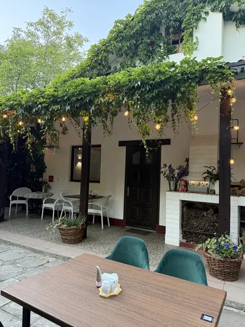 Caffè Kamin Reni image 6