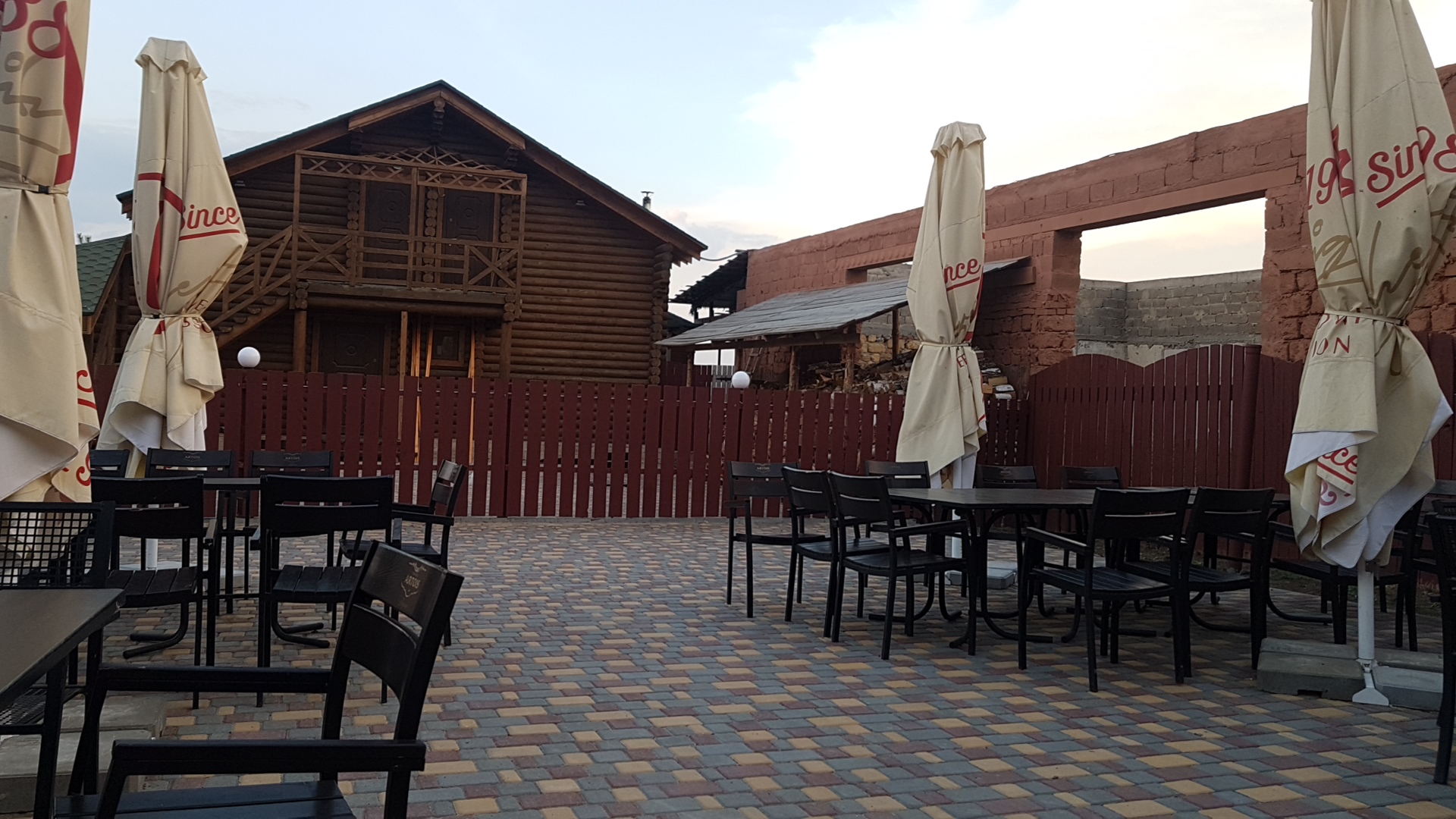 Restoran "Khyzhyna" image 1