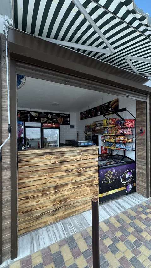 LOUNGE BAR image 1