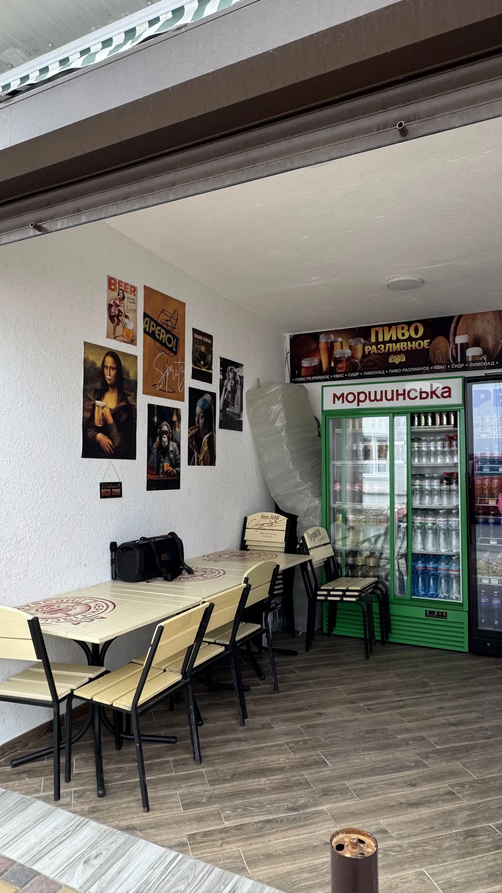 LOUNGE BAR image 6