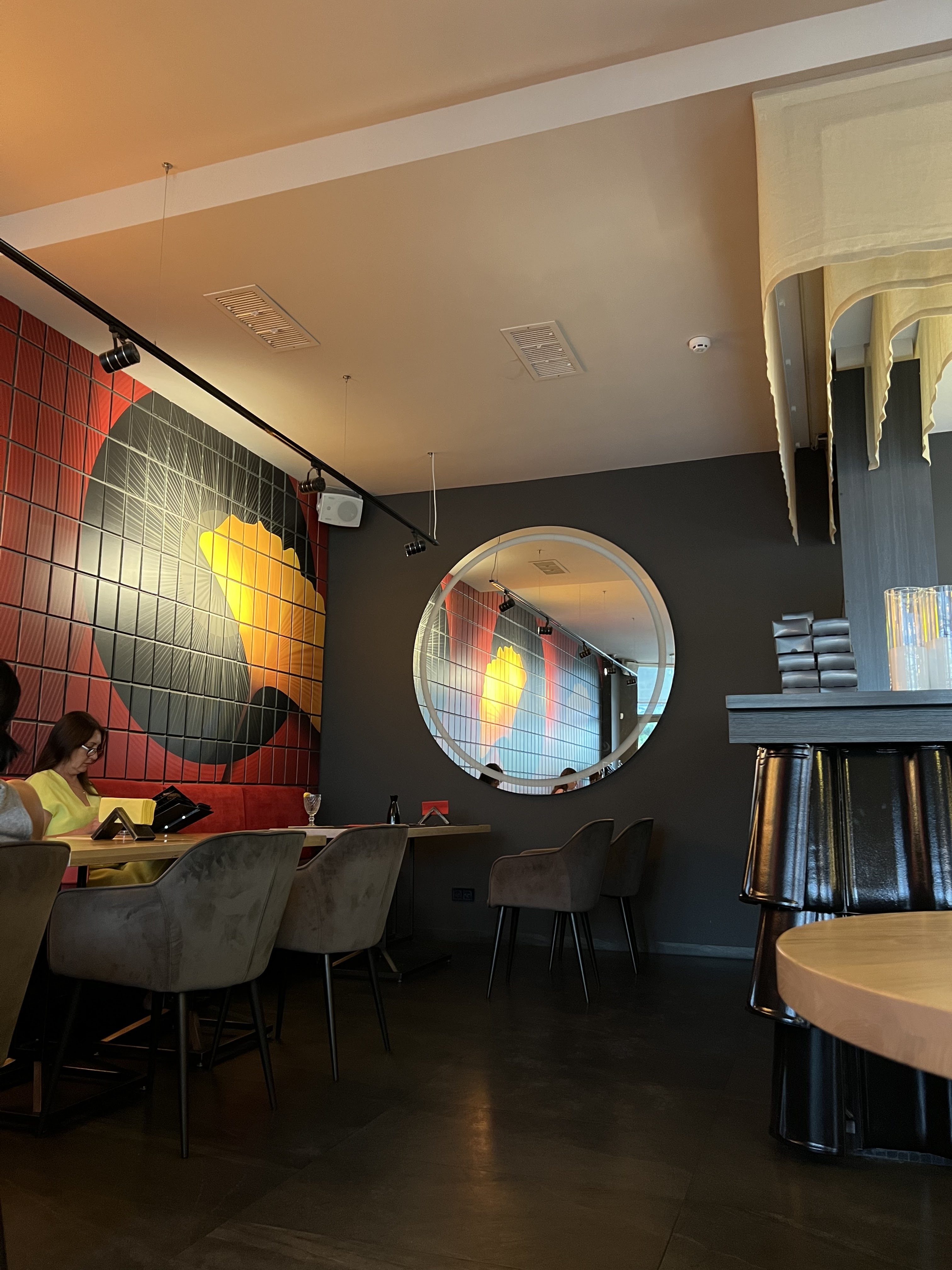 NAVI sushi bar image 9