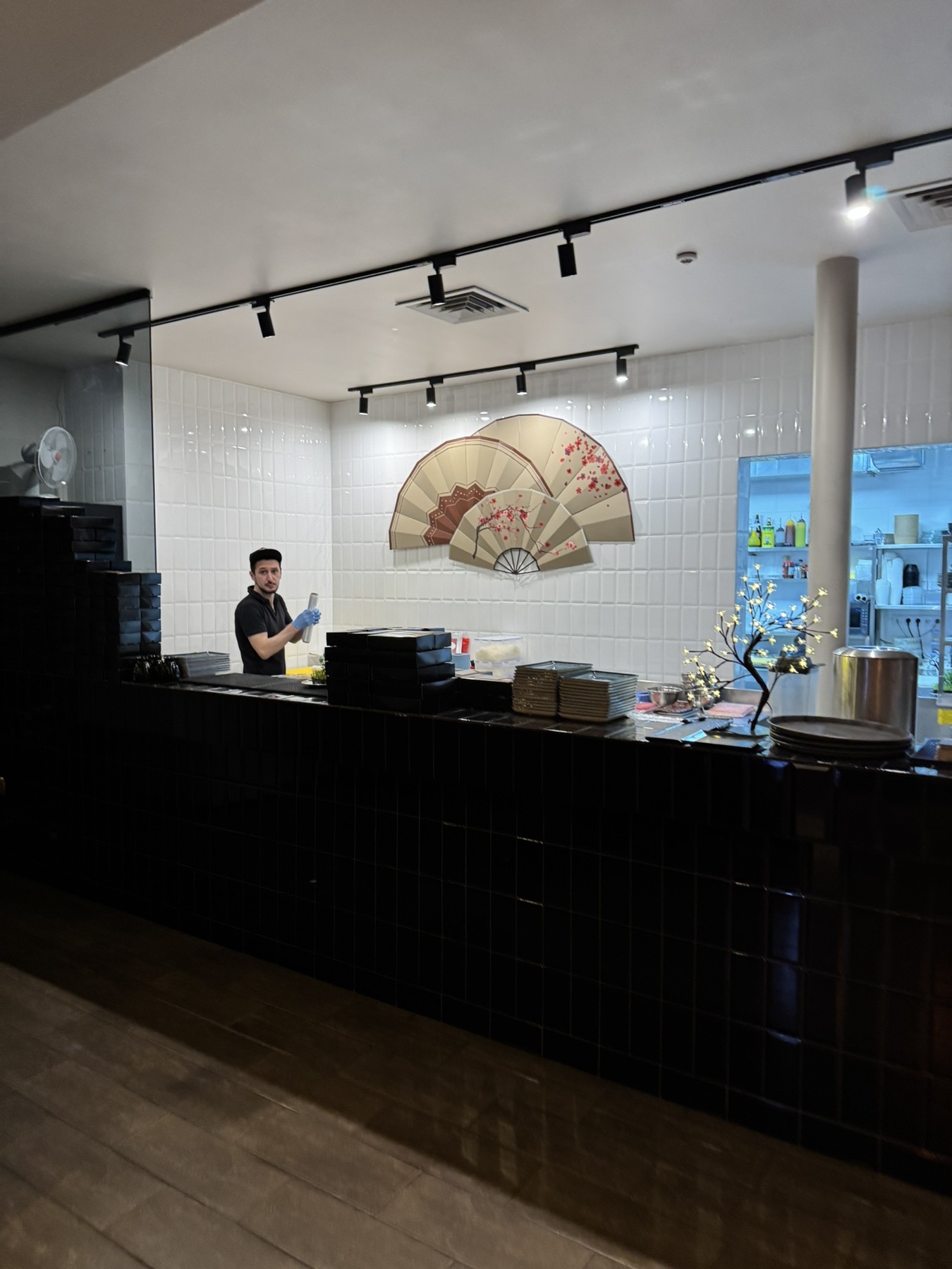 NAVI sushi bar image 5