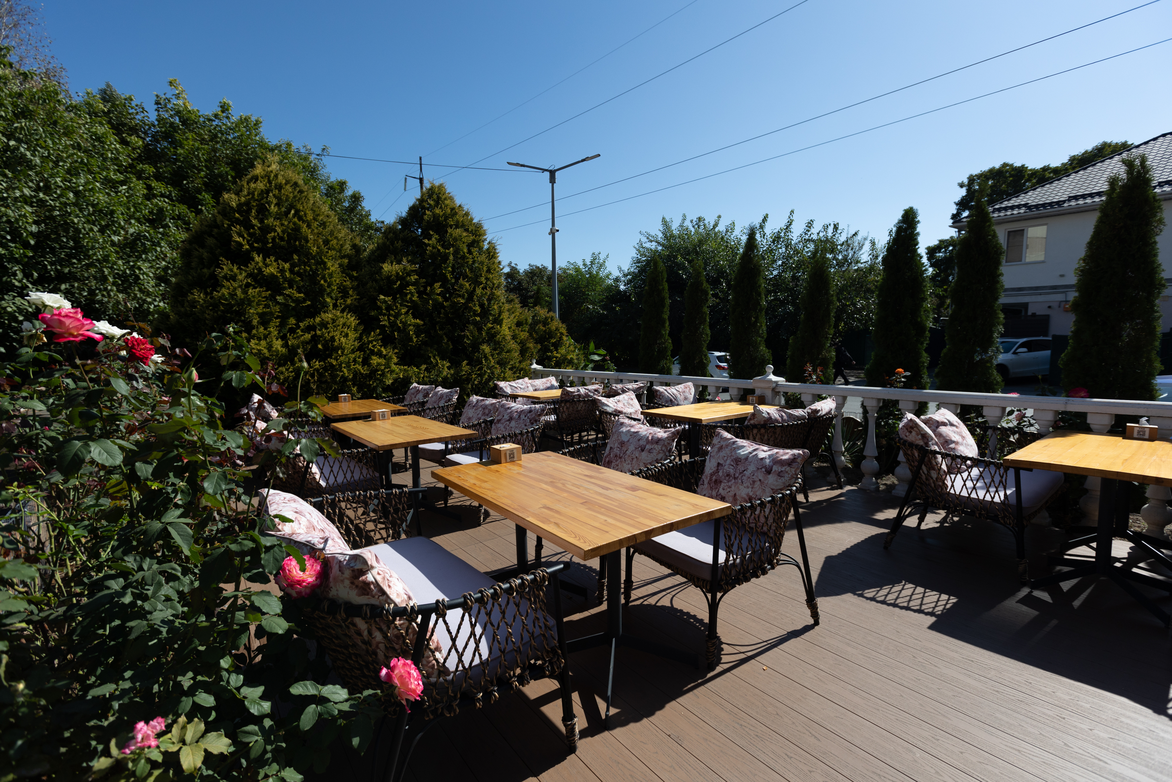 YAR Restaurant image 1