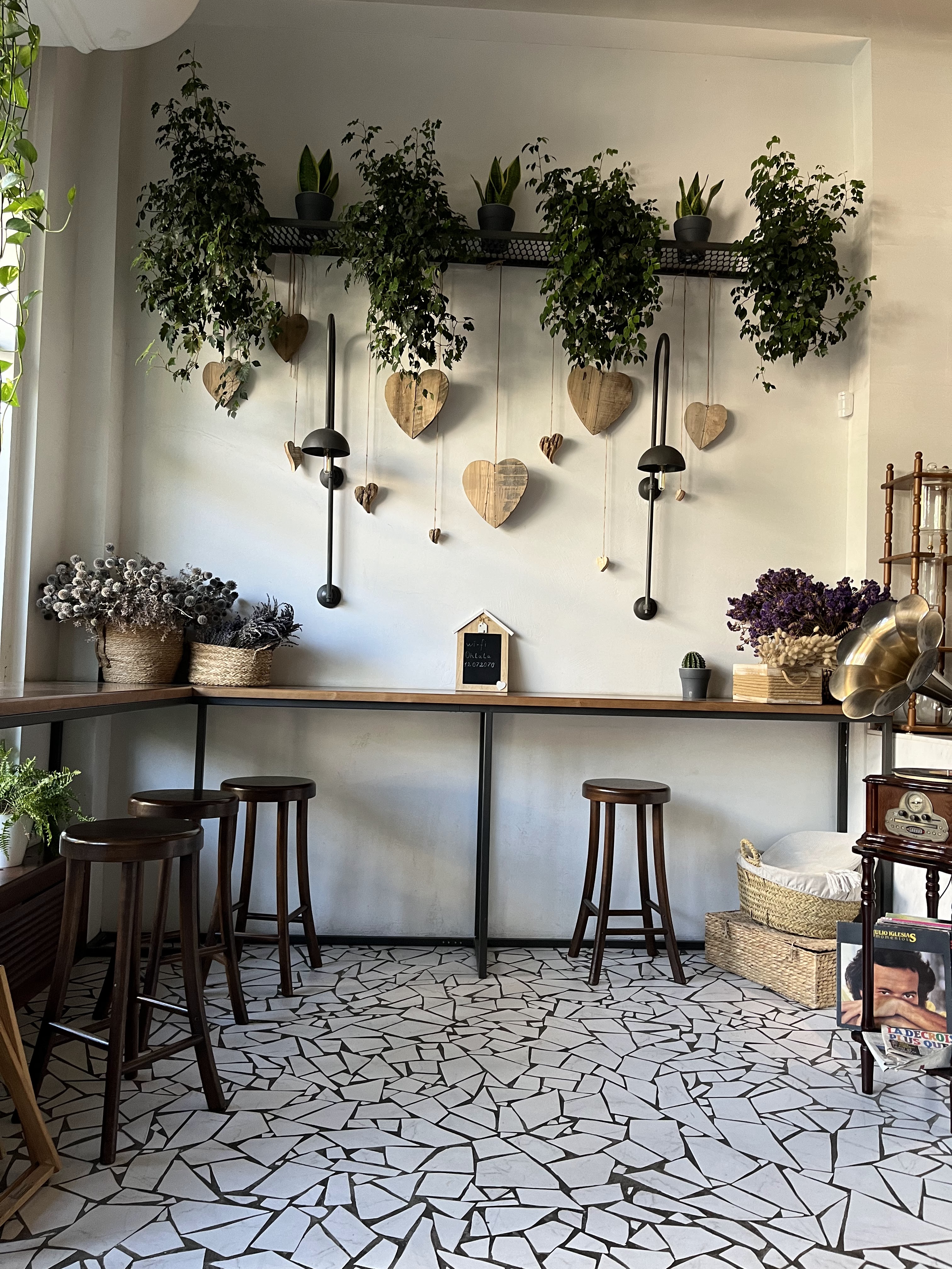 Ohlala coffee & wine image 6