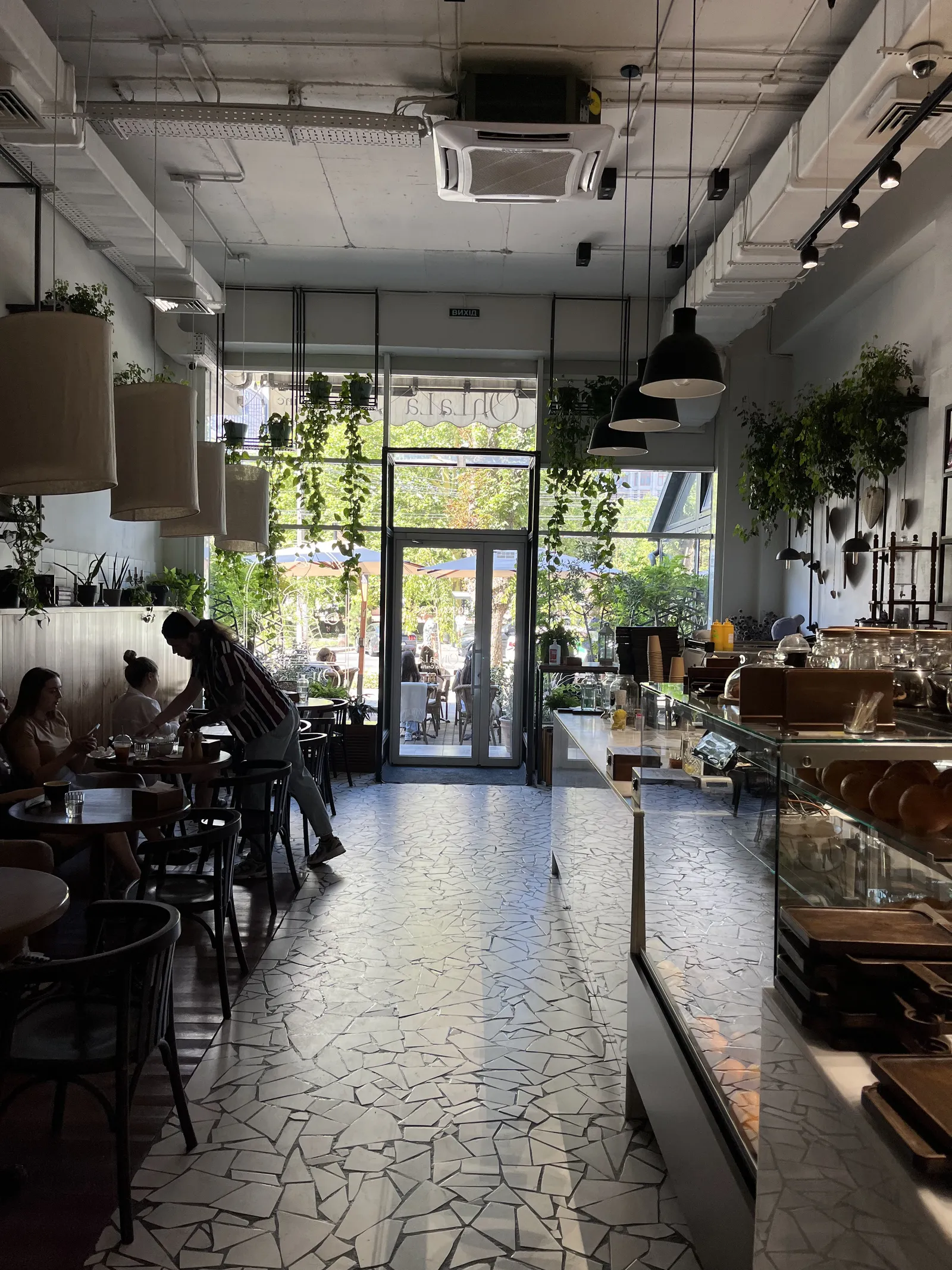 Ohlala coffee & wine image 8