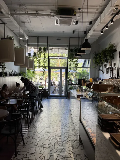 Ohlala coffee & wine image 8