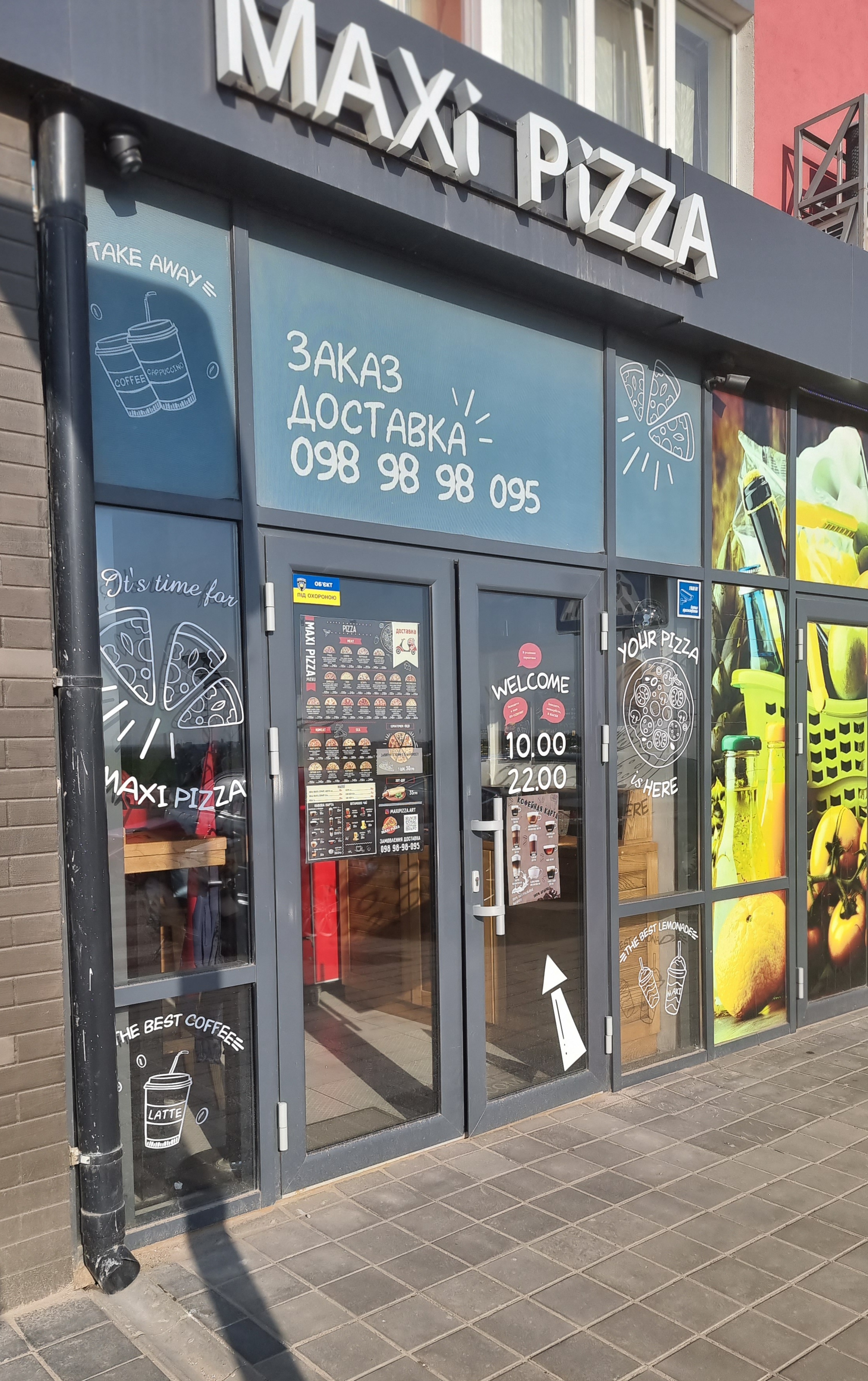 Maxi Pizza & Sushi image 1