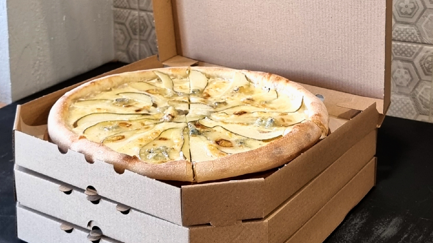 Maxi Pizza & Sushi image 2