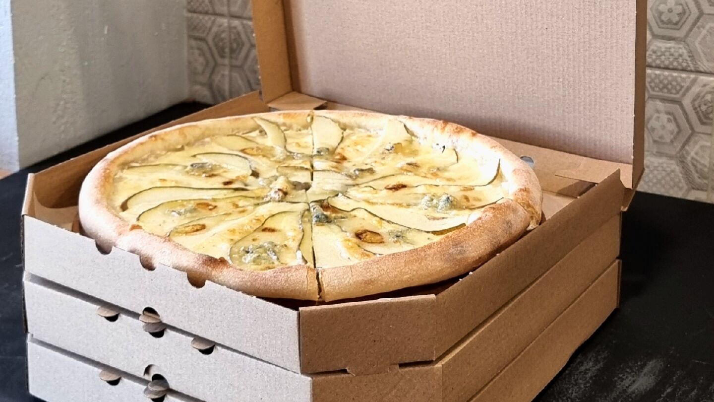 Maxi Pizza & Sushi image 2