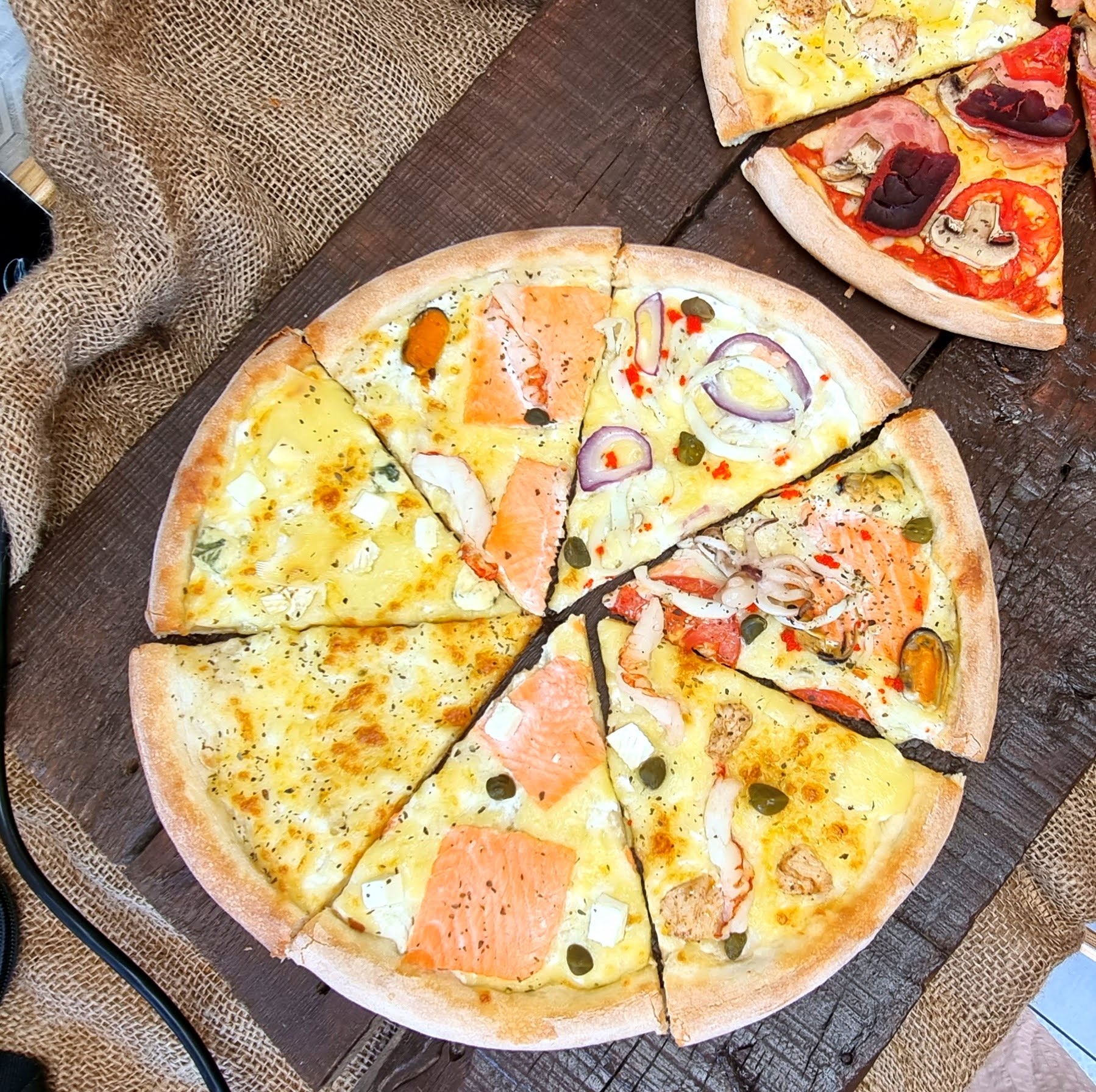 Maxi Pizza & Sushi image 4